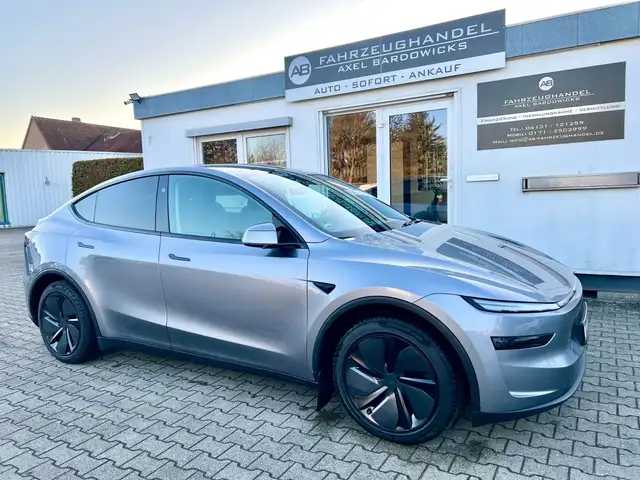 Tesla Model Y Long Range Launch Edition Dual AWD / AHK