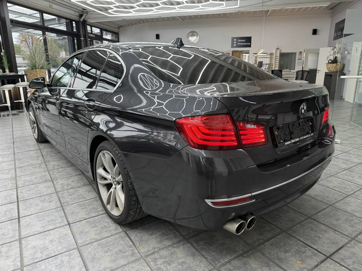 BMW 530 dA xDrive Luxury, 2.Hand, Leder, Navi, PDC Gris - 2