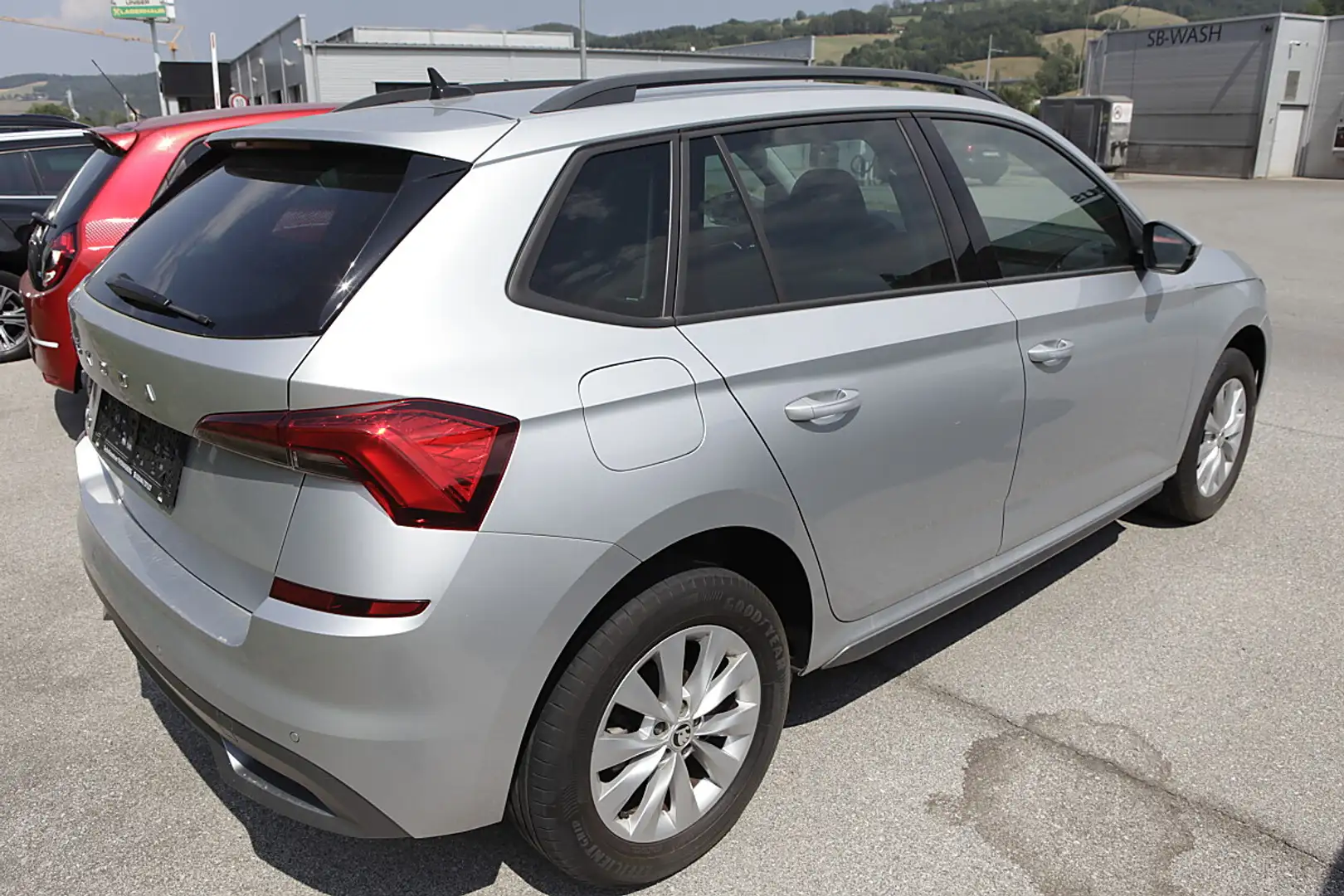 Skoda Kamiq 1,0 TSI Style DSG Silber - 1
