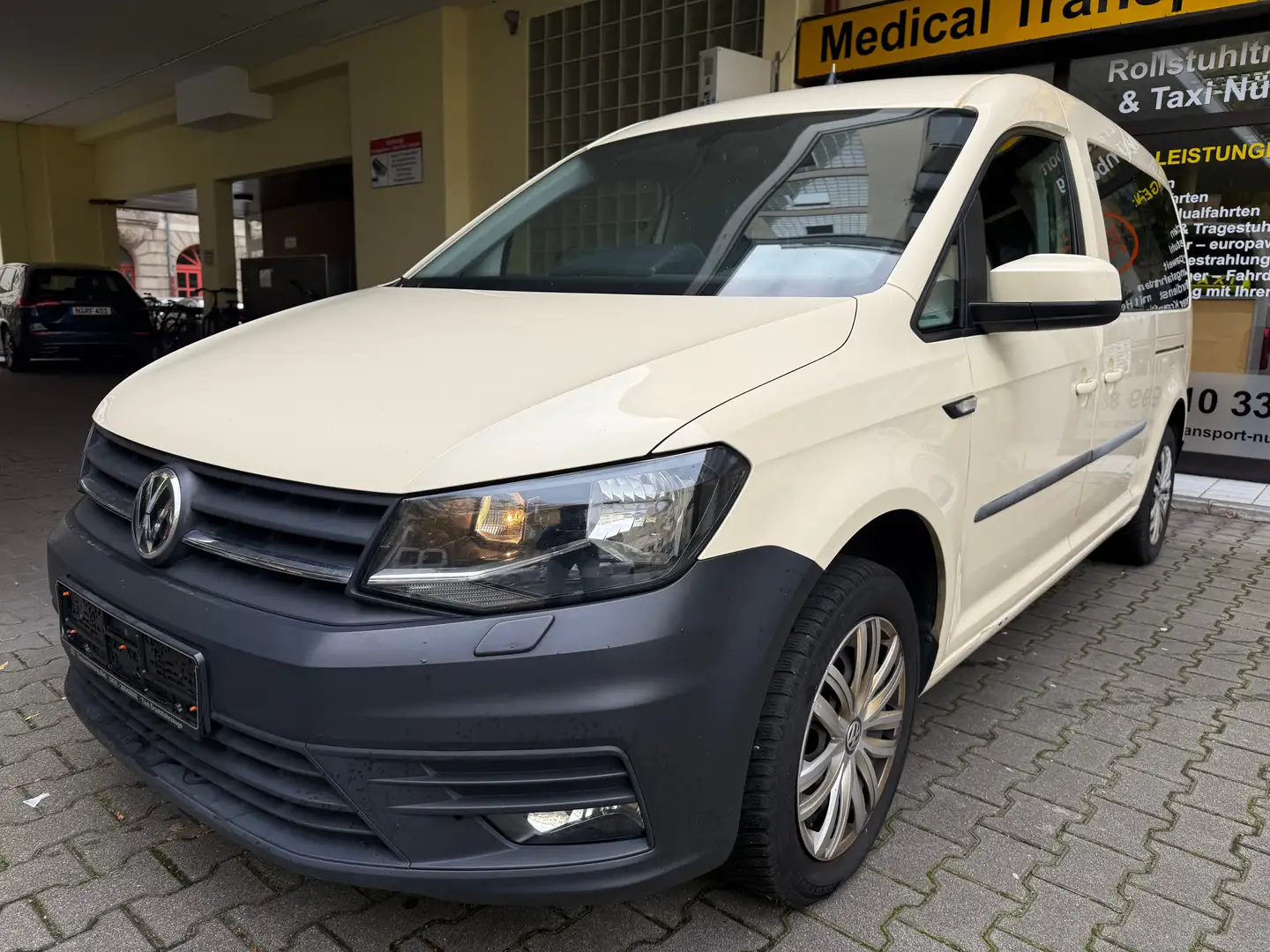 Volkswagen Caddy MaxiTrendlineBMT*ROLLSTUHLRAMPE*TAXIPACKET*1.HAND Beige - 2
