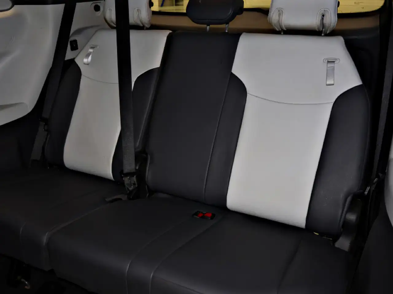 Toyota Sienna снимка Toyota Sienna
