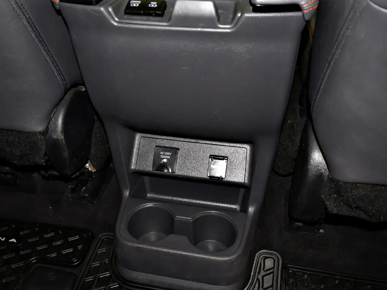 Toyota Sienna снимка Toyota Sienna