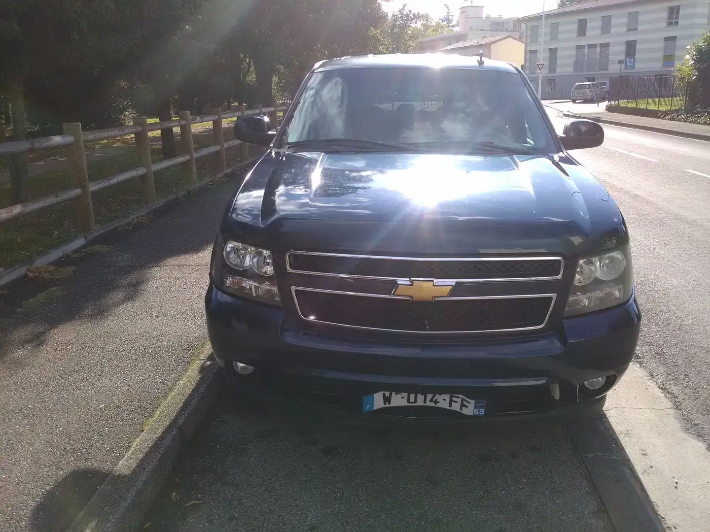 Chevrolet Tahoe Blue - 2
