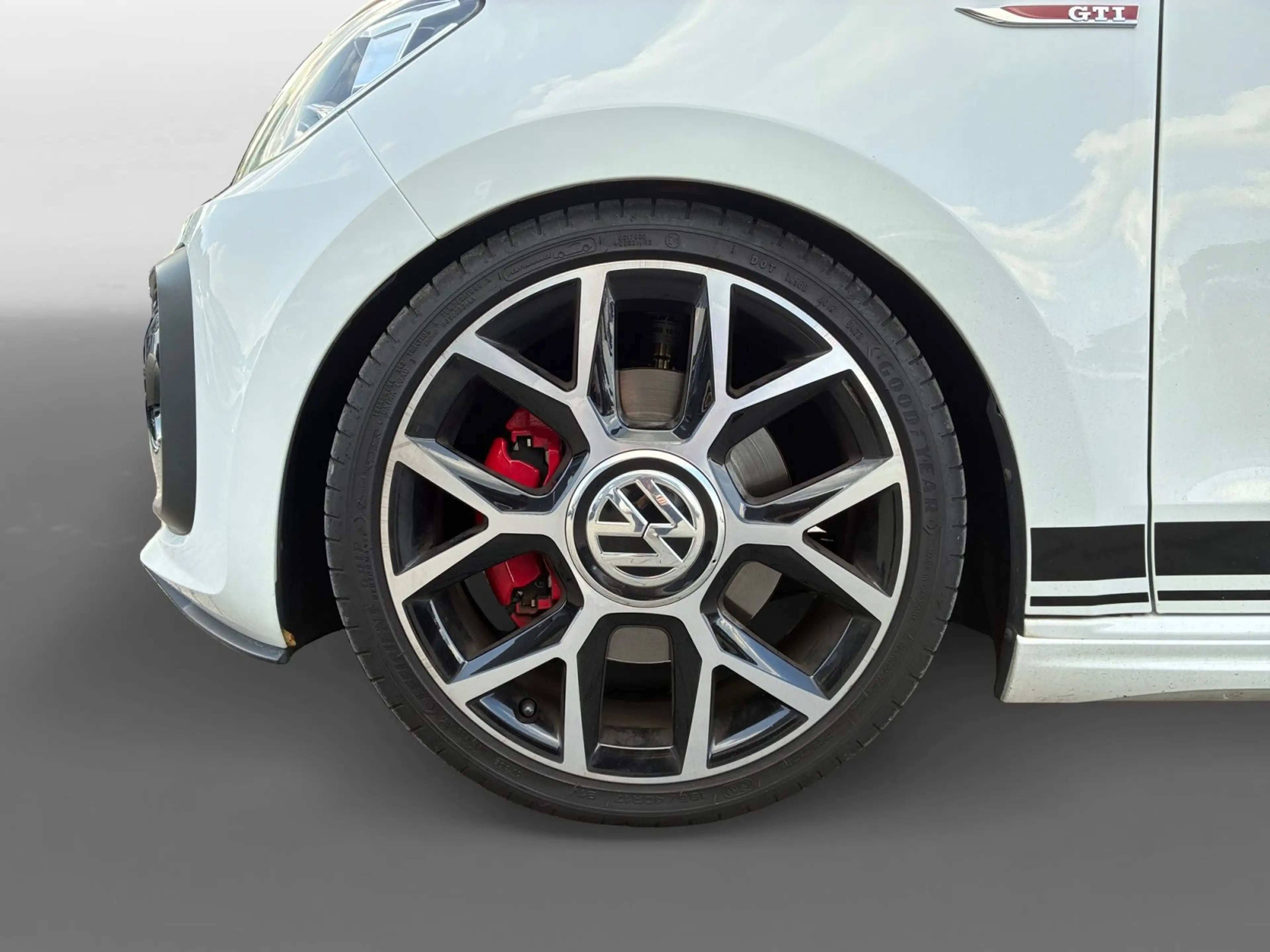 Volkswagen up! GTI 1.0 TSI PDC Klima — photo 14