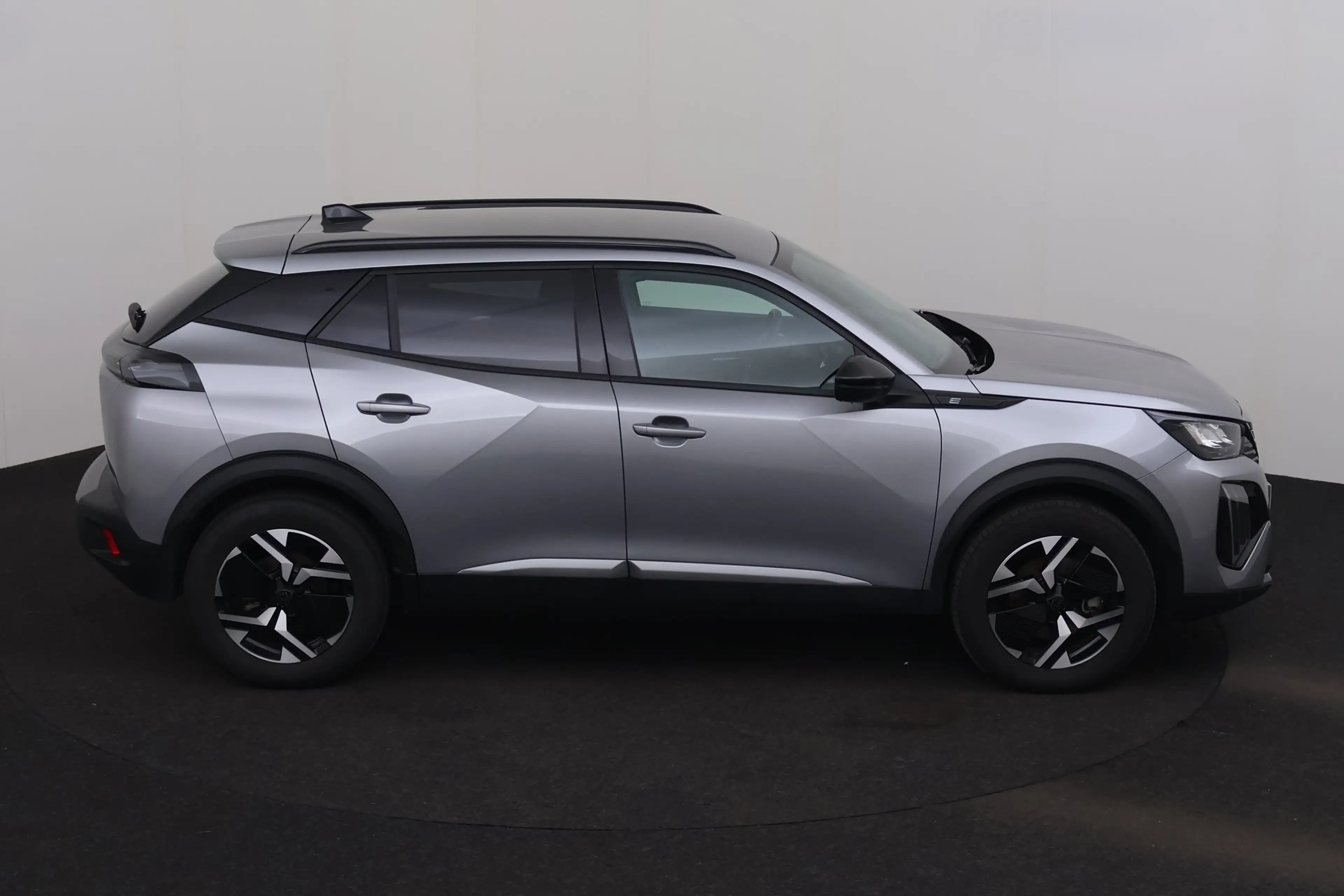 Peugeot e-2008 ALLURE 50 kWh  + GPS + CARPLAY + CAMERA + PDC + CR — photo 7