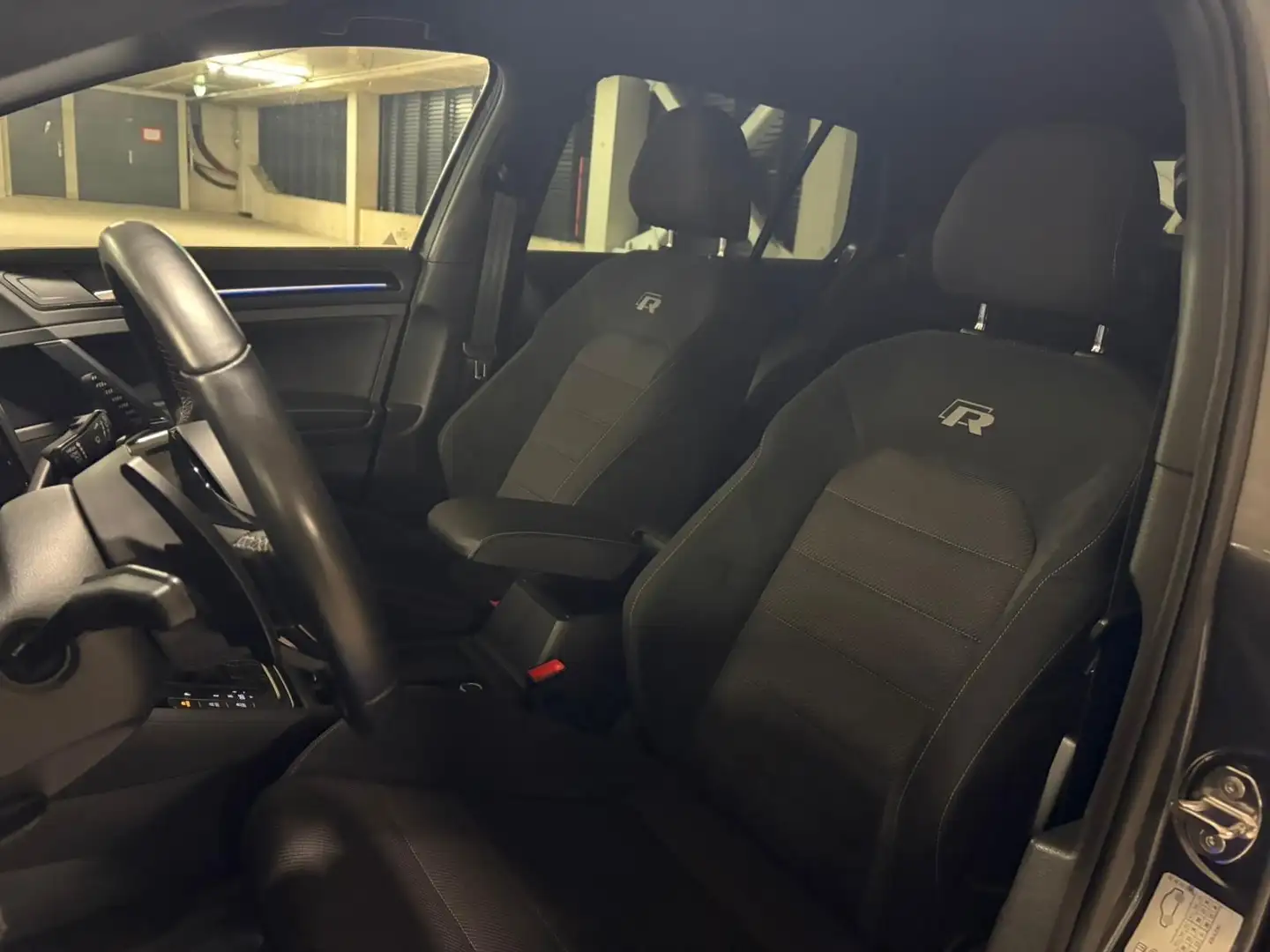 Volkswagen Golf R - 2