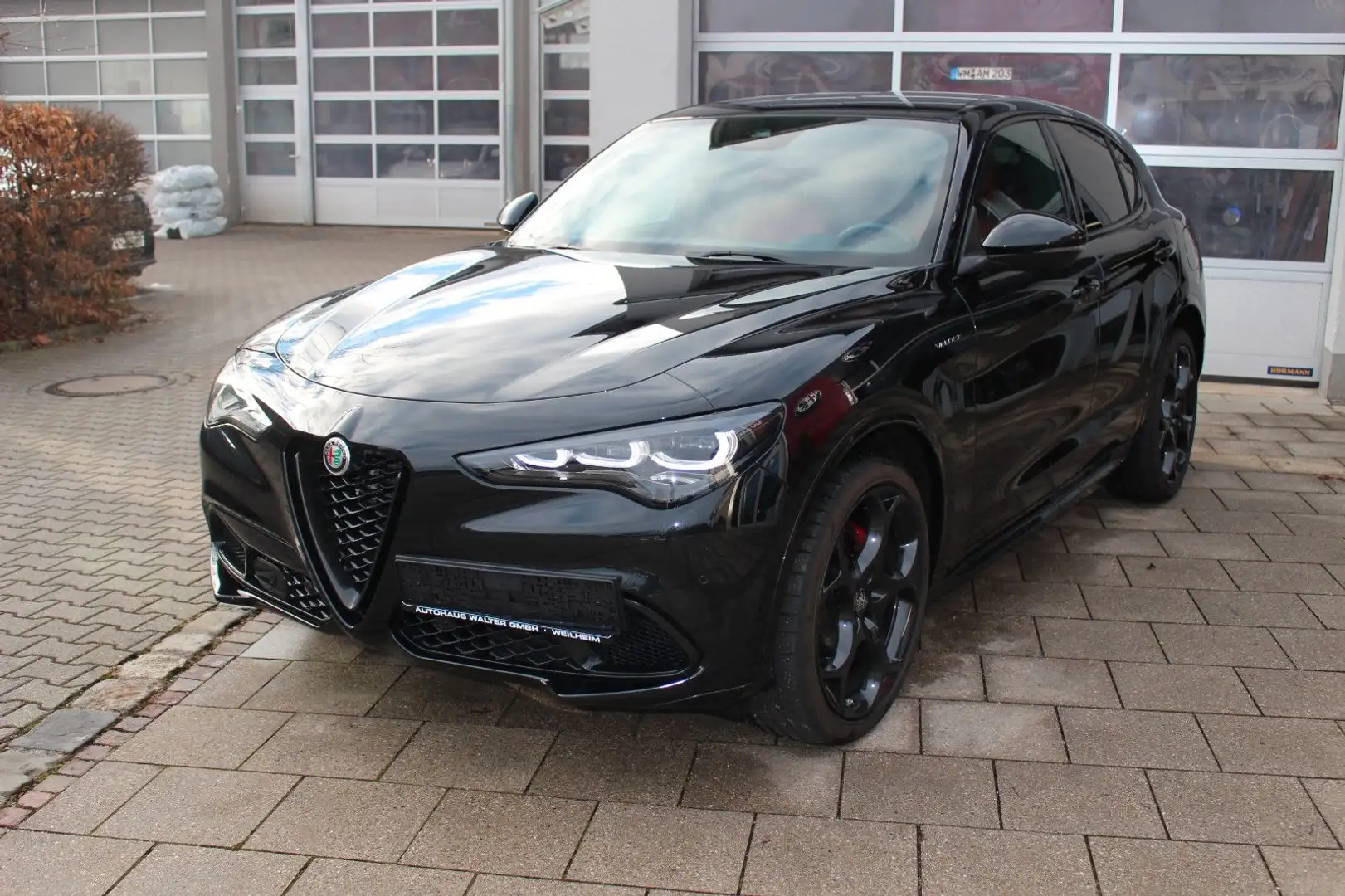 Alfa Romeo Stelvio Veloce Q4 Werksgarantie 08-27 Schwarz - 1