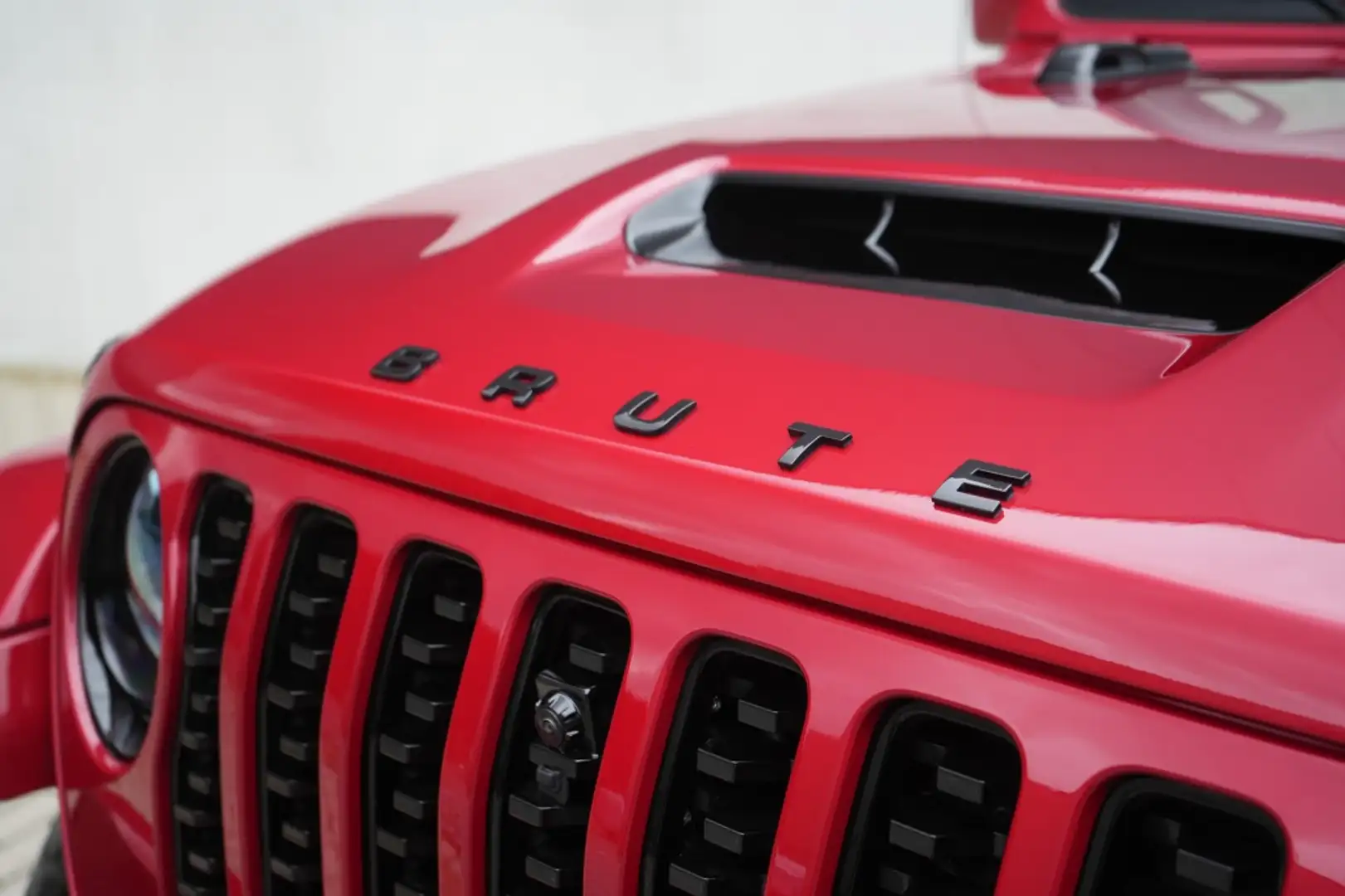Brute Custom Richmond 4Xe 380 PK | Full Performance | Alcantara Rouge - 2