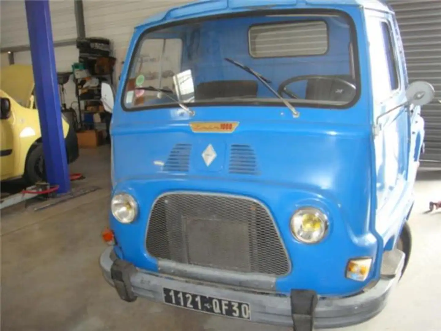 Oldtimer Renault Blue - 1