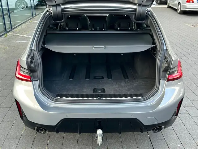 BMW 3 Series view 8