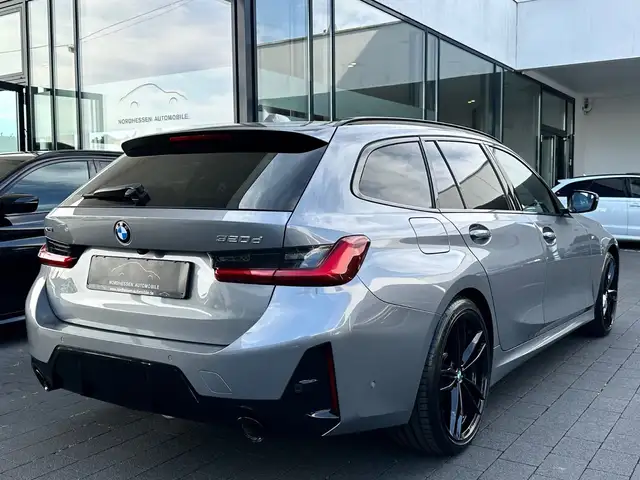 BMW 3 Series view 4