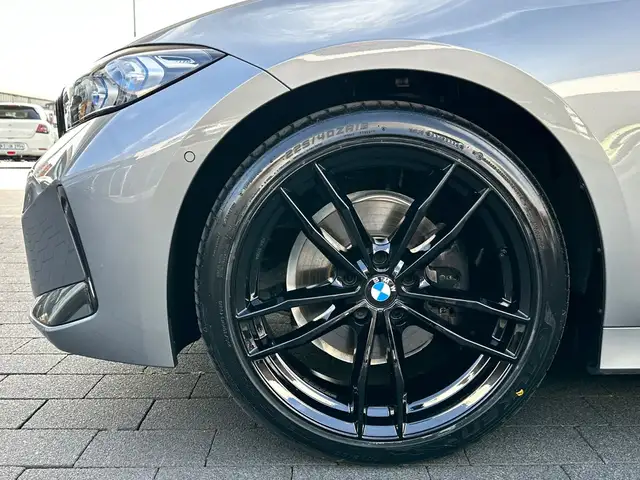 BMW 3 Series view 9