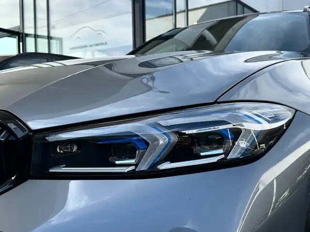 BMW 3 Series view 11