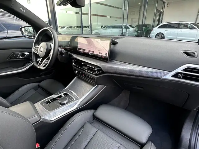 BMW 3 Series view 15