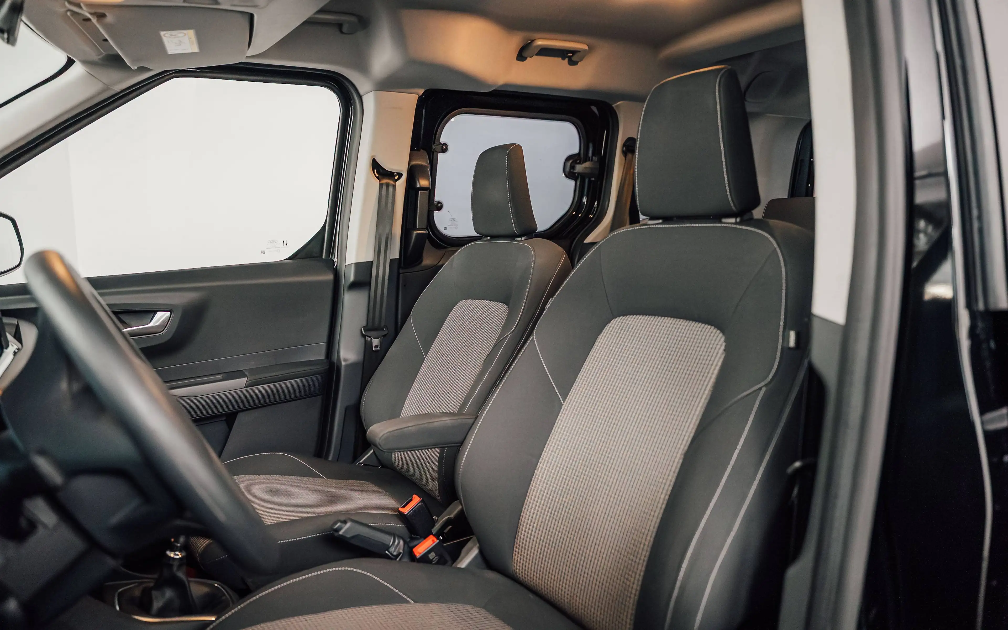 Ford Tourneo Courier Tourneo 1.0 — photo 10