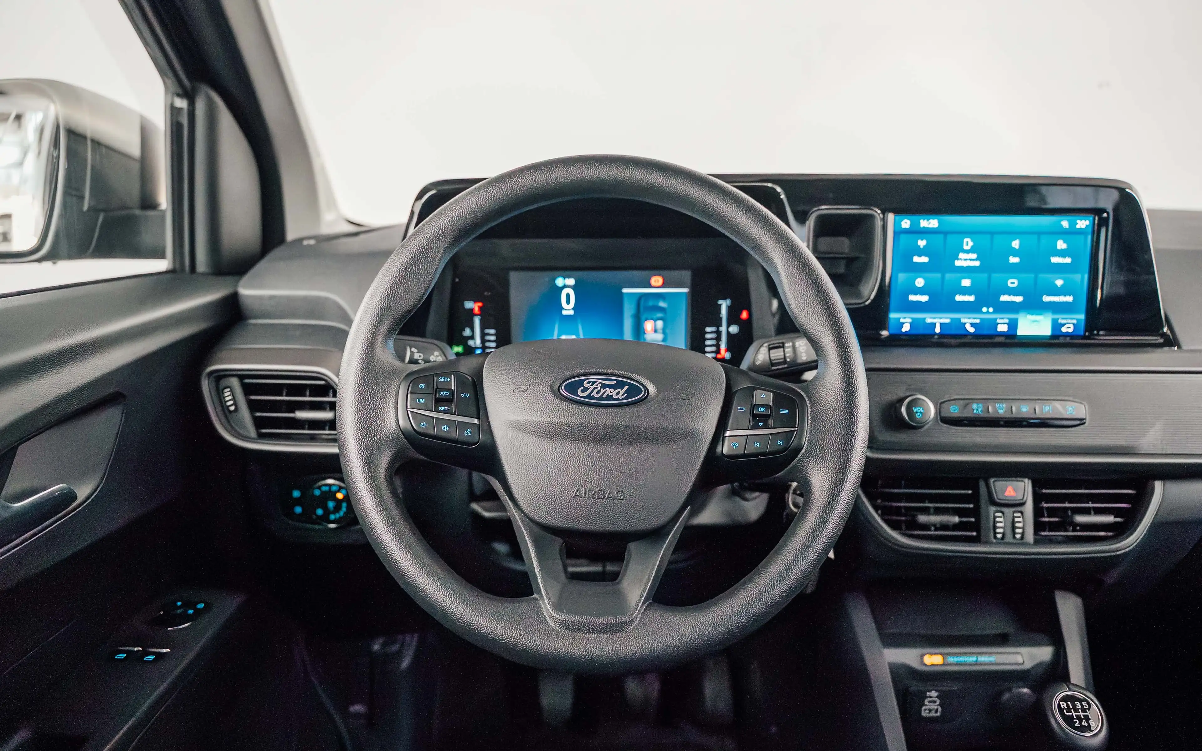 Ford Tourneo Courier Tourneo 1.0 — photo 14