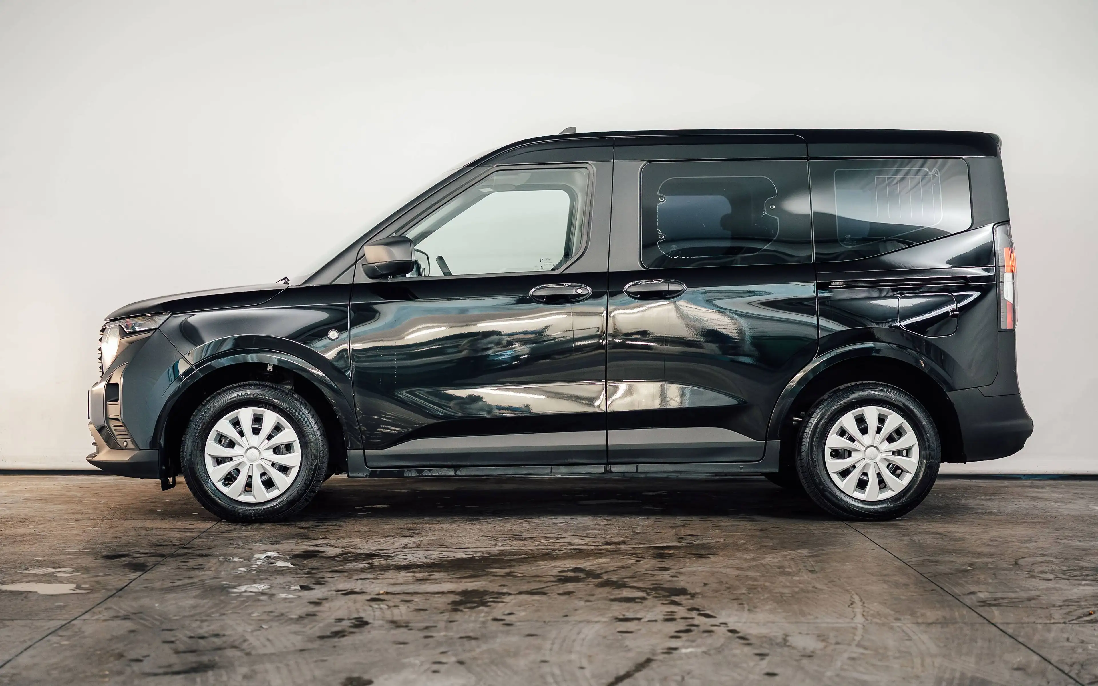 Ford Tourneo Courier Tourneo 1.0 — photo 2