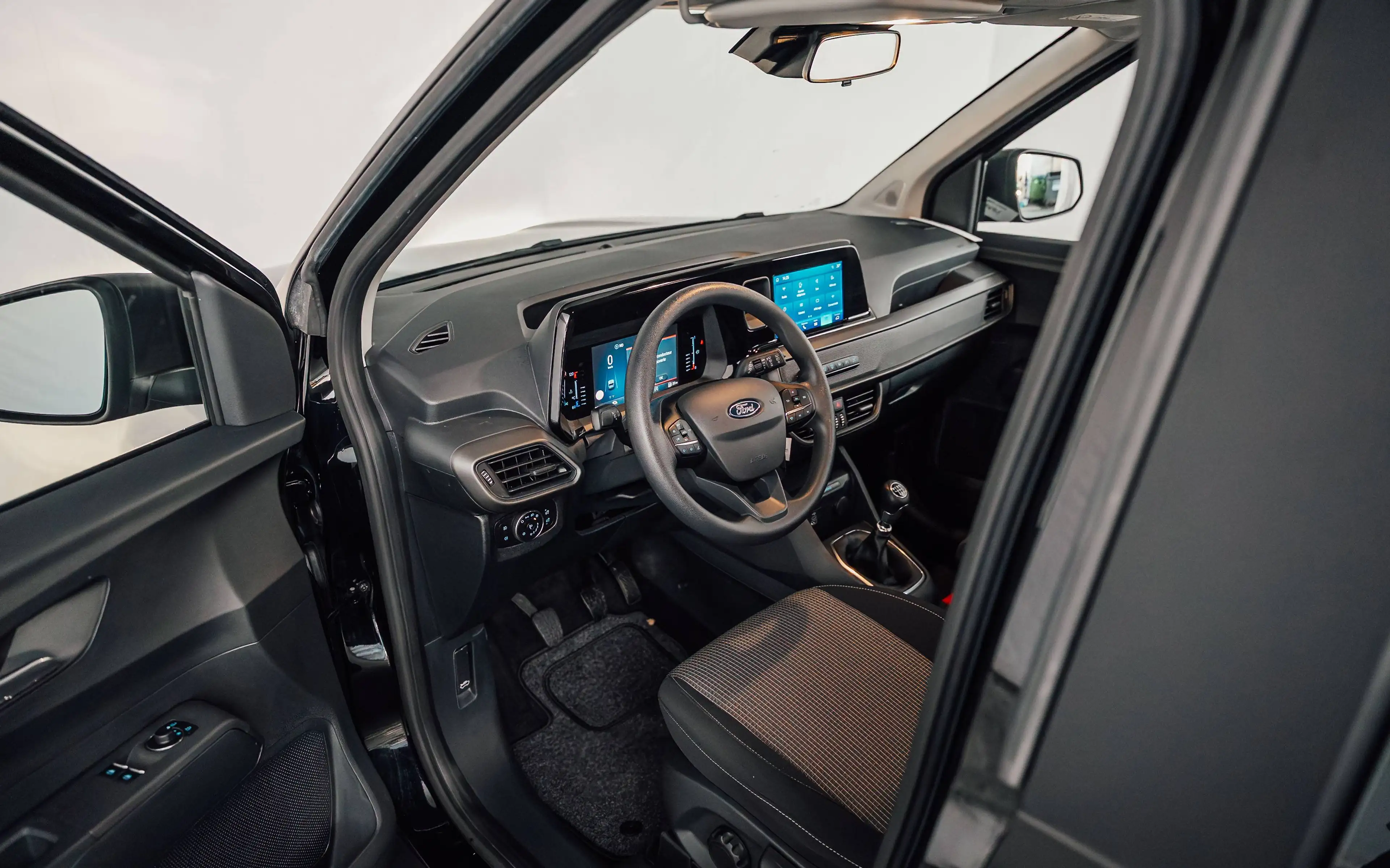 Ford Tourneo Courier Tourneo 1.0 — photo 13