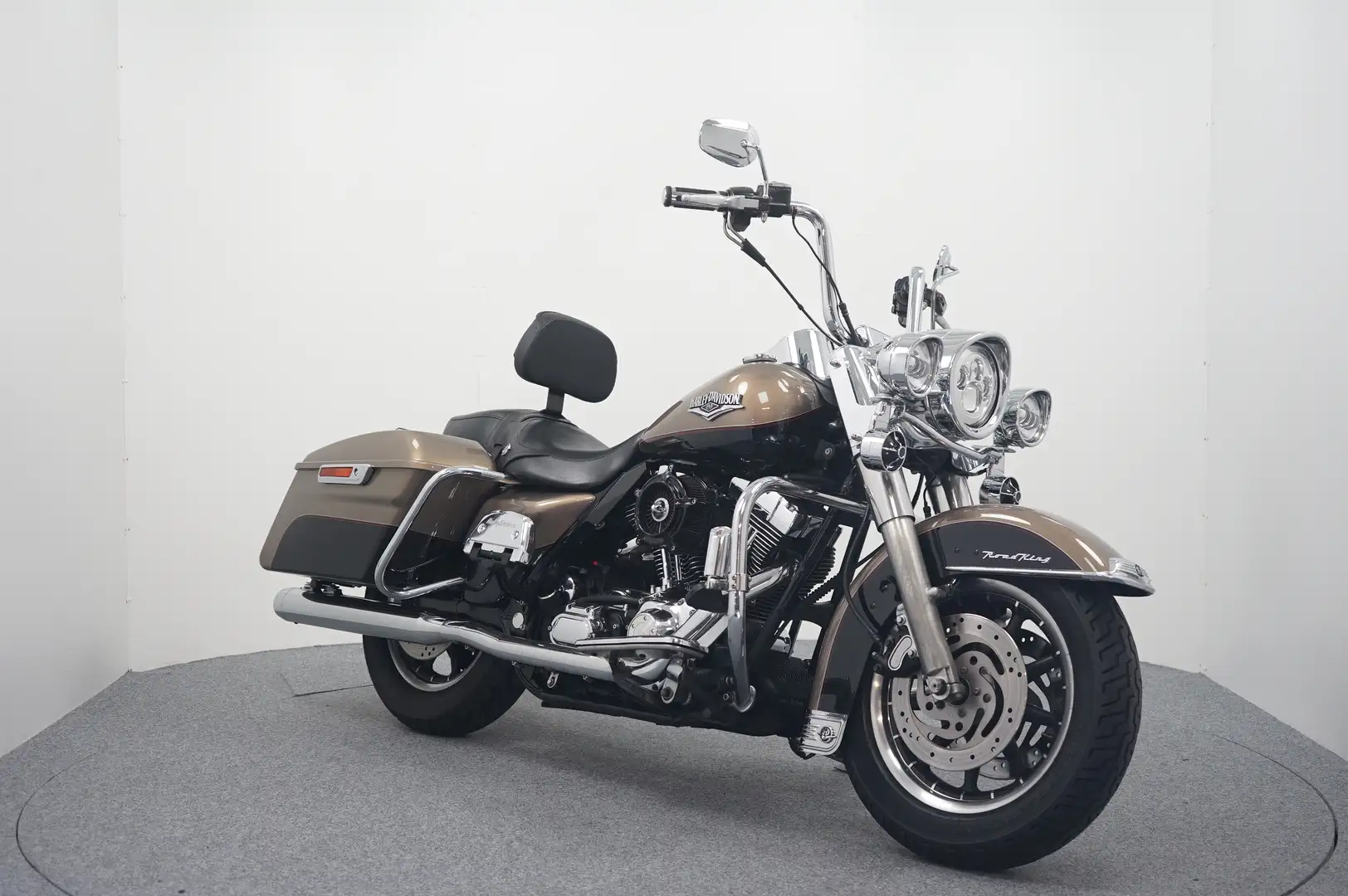 Harley-Davidson Road King FLHRC1 Bruin - 2