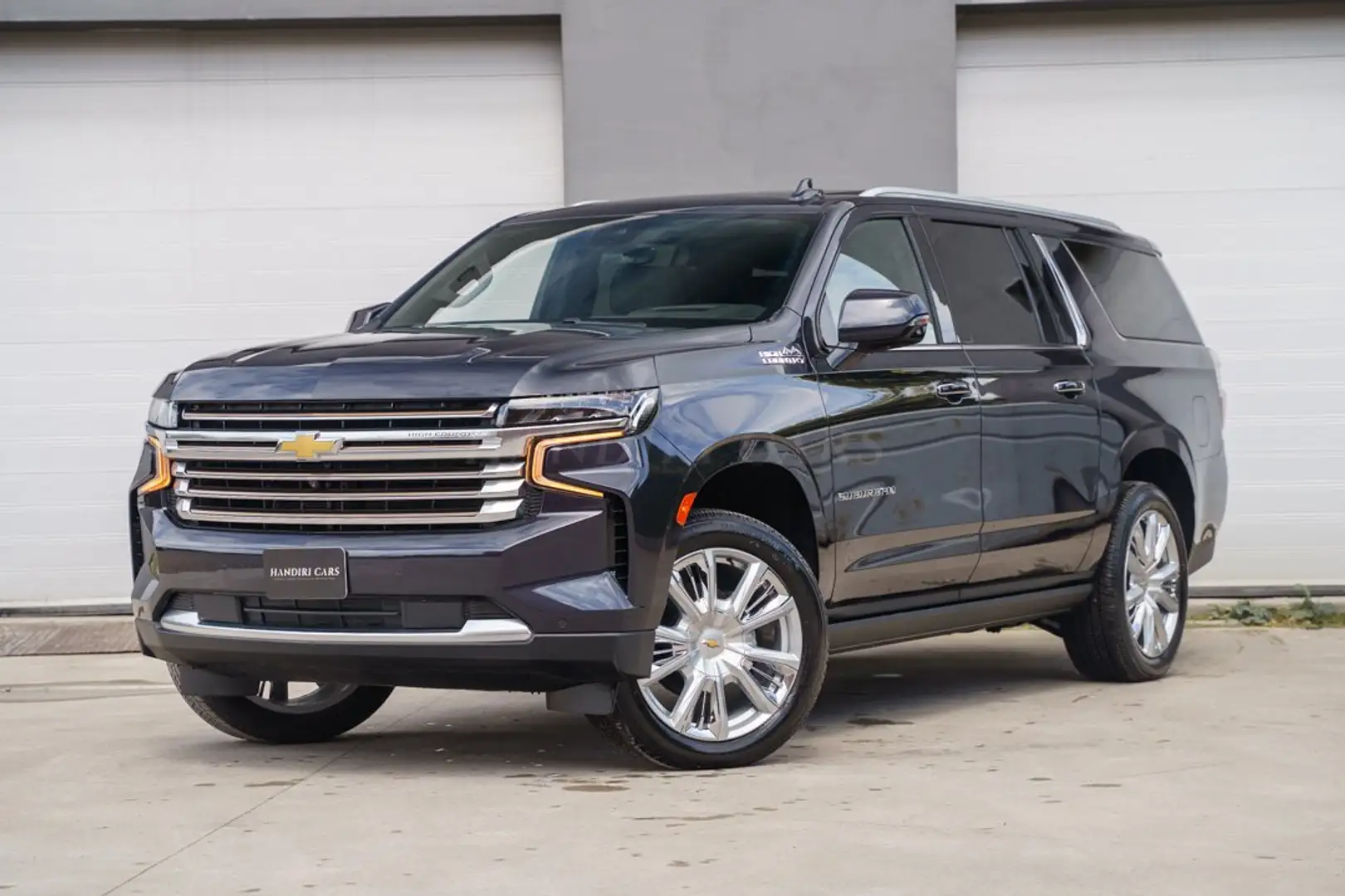 Chevrolet Suburban New Suburban High Country € 76500 +SUNROOF PANO Gris - 1