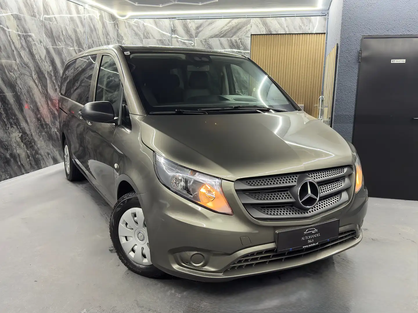 Mercedes-Benz Vito Tourer Pro 111 CDI extralang Tourer *8-SITZER* Brun - 1