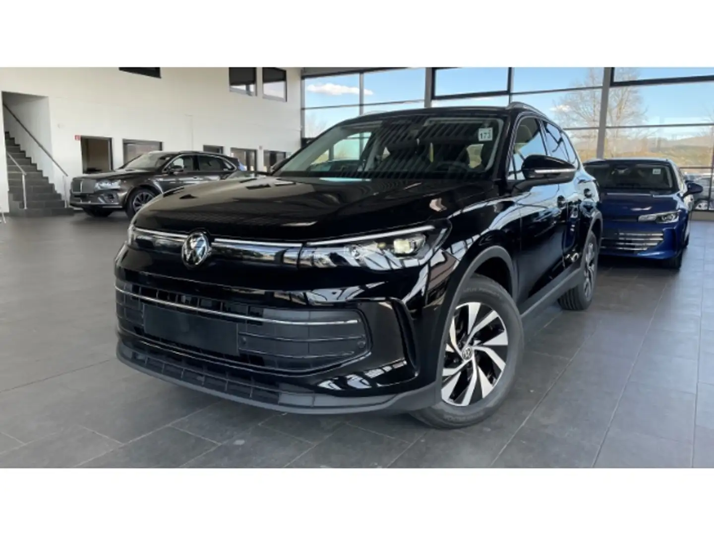 Volkswagen Tiguan 1.5 eTSI Life Neues Modell Navi Kamera IQ-Light AC Schwarz - 1
