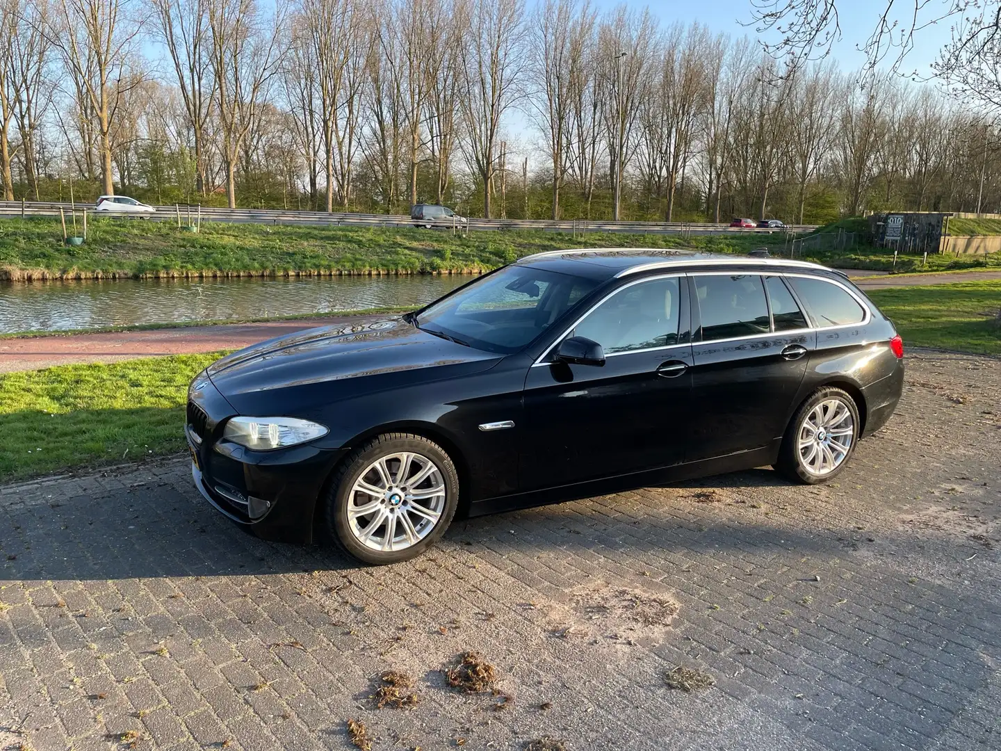 BMW 523 High Executive Zwart - 1