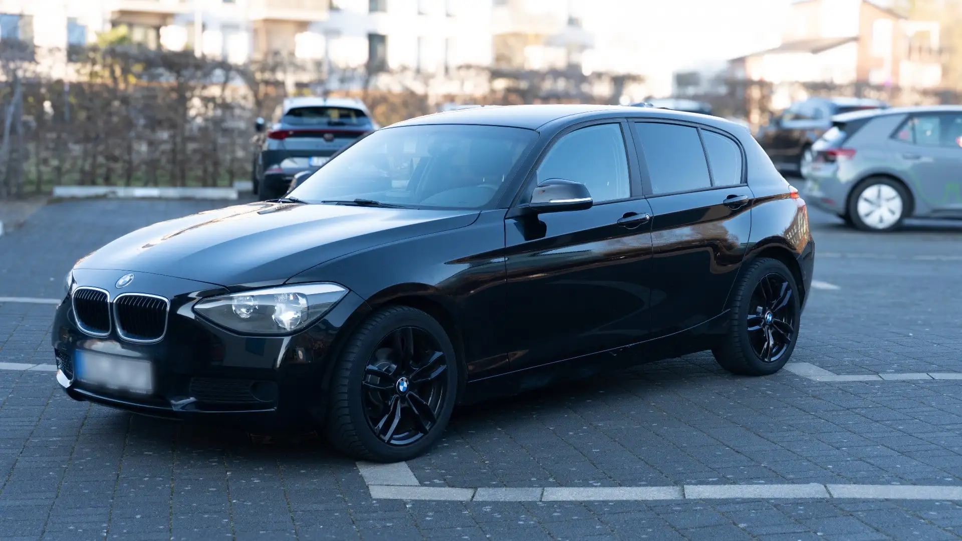 BMW 116 116i TÜV NEU Benzin mit NAVI Multifunktionslenkrad - 1