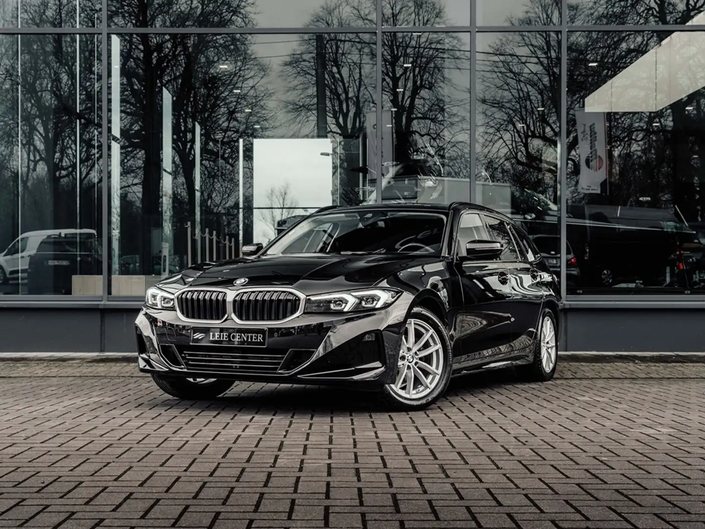 BMW 316 D Touring | NAVI | LED | CARPLAY | PDC | CRUISE Чорний - 1
