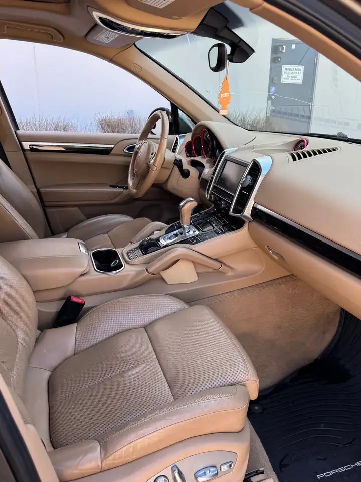 Porsche Cayenne снимка Porsche Cayenne