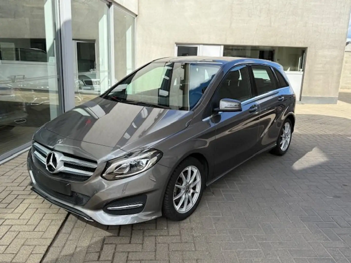 Mercedes-Benz B 180 B 180 Urban-Leder-Trekhaak-Led-Camera-Gps-Pdc Grijs - 1