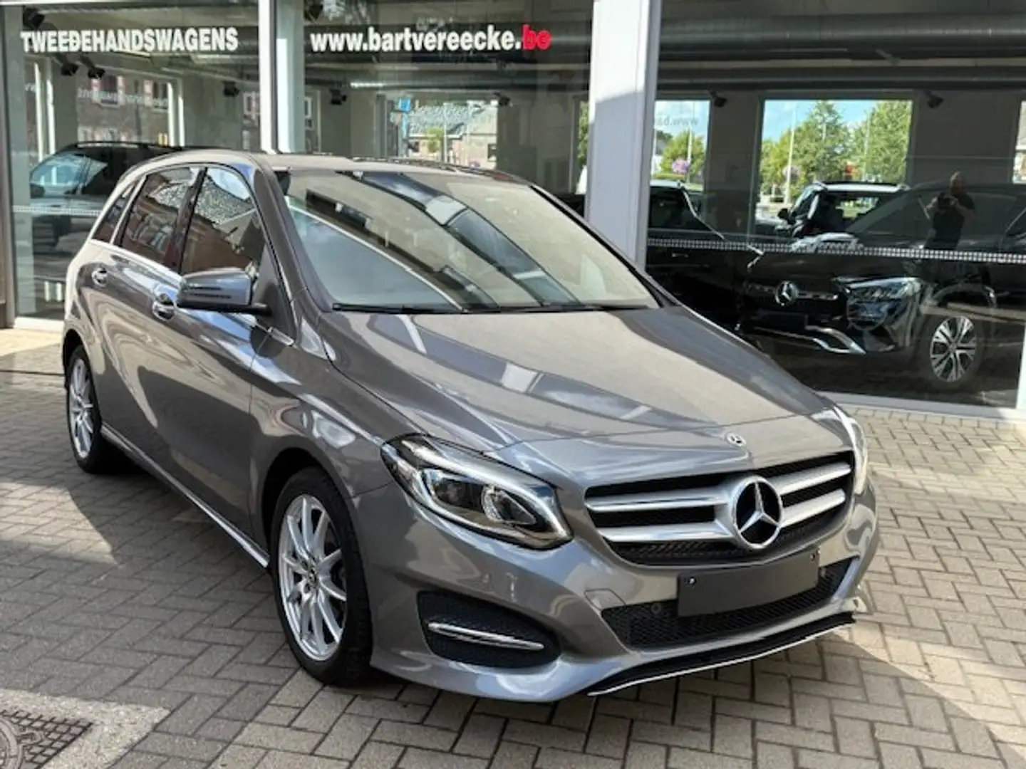 Mercedes-Benz B 180 B 180 Urban-Leder-Trekhaak-Led-Camera-Gps-Pdc Grijs - 2