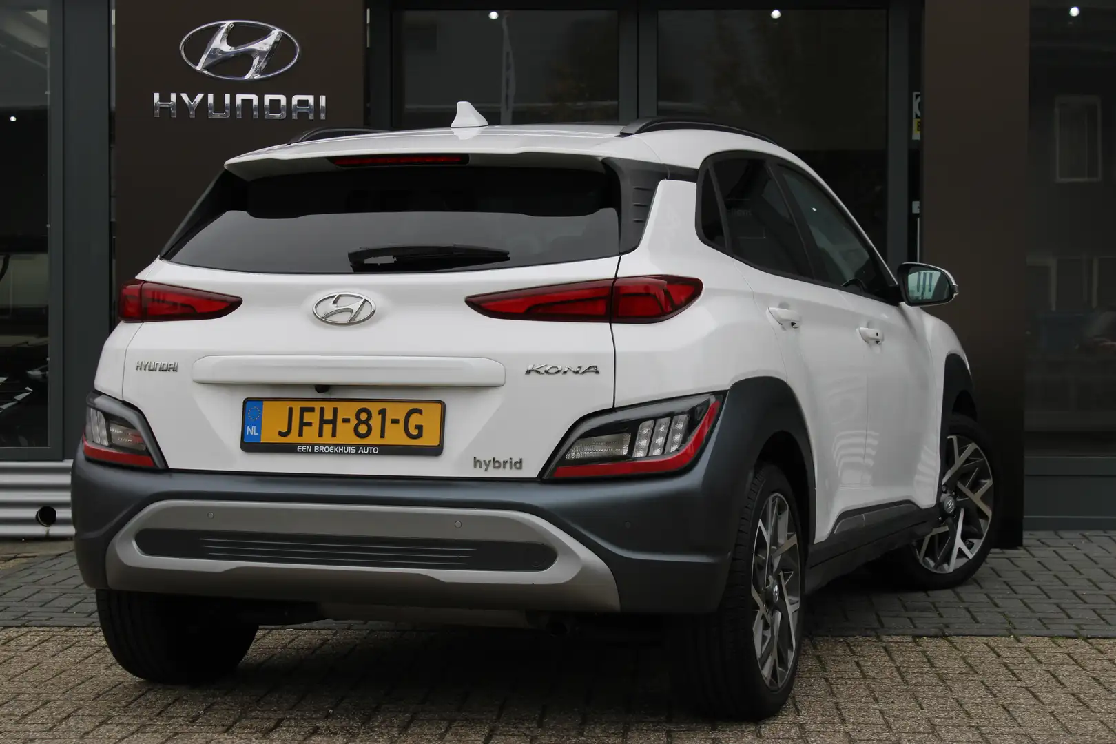 Hyundai KONA 140pk 1.6 GDI HEV Premium Sky | Schuif-/Kanteldak Wit - 2