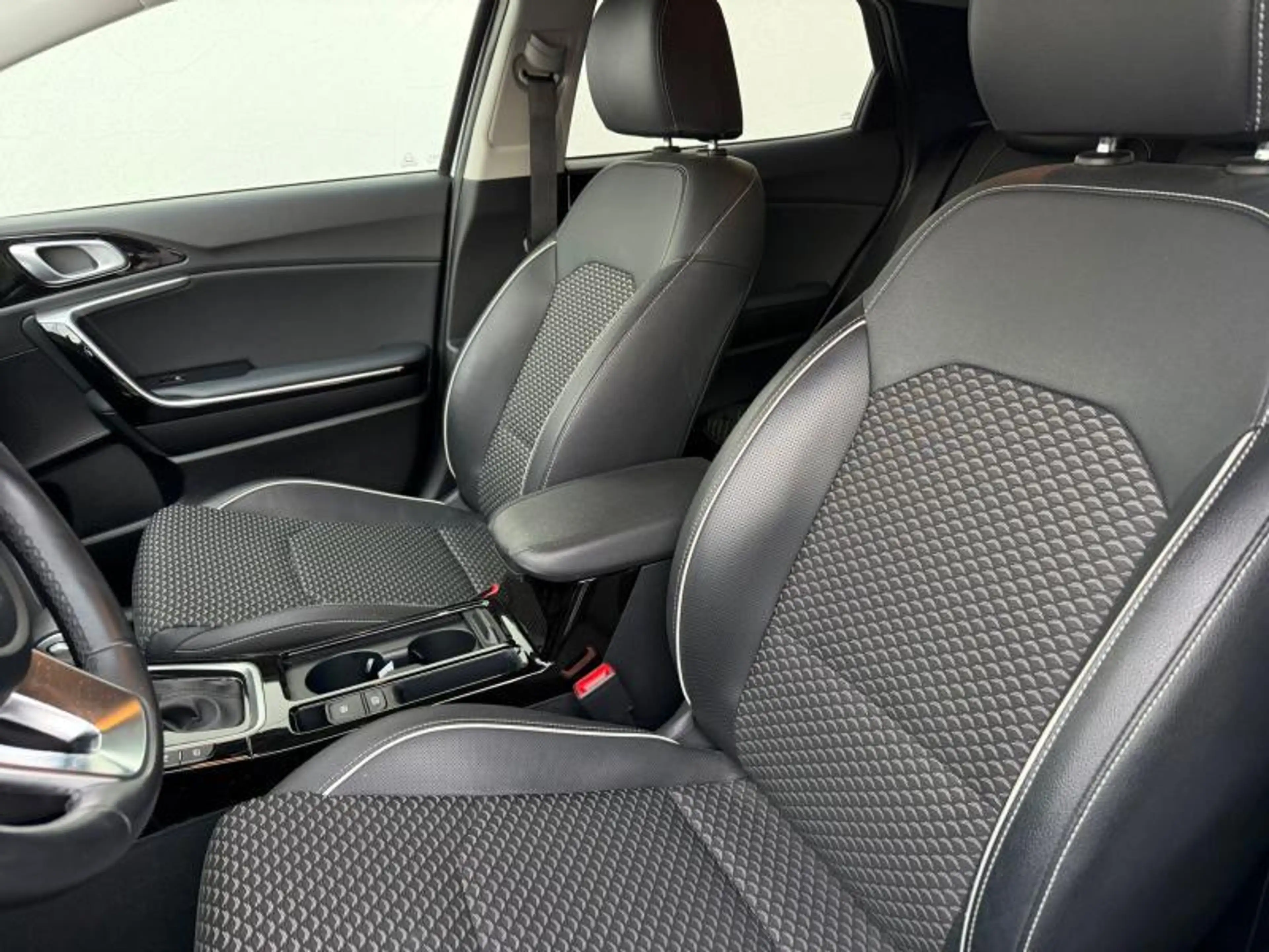 Kia XCeed Sense 1.5 140ch Auto — photo 10