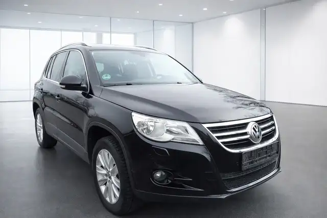 Volkswagen Tiguan 2.0 DSG P-Dach, Sitzh. ,Tempo.,AHK schwb.