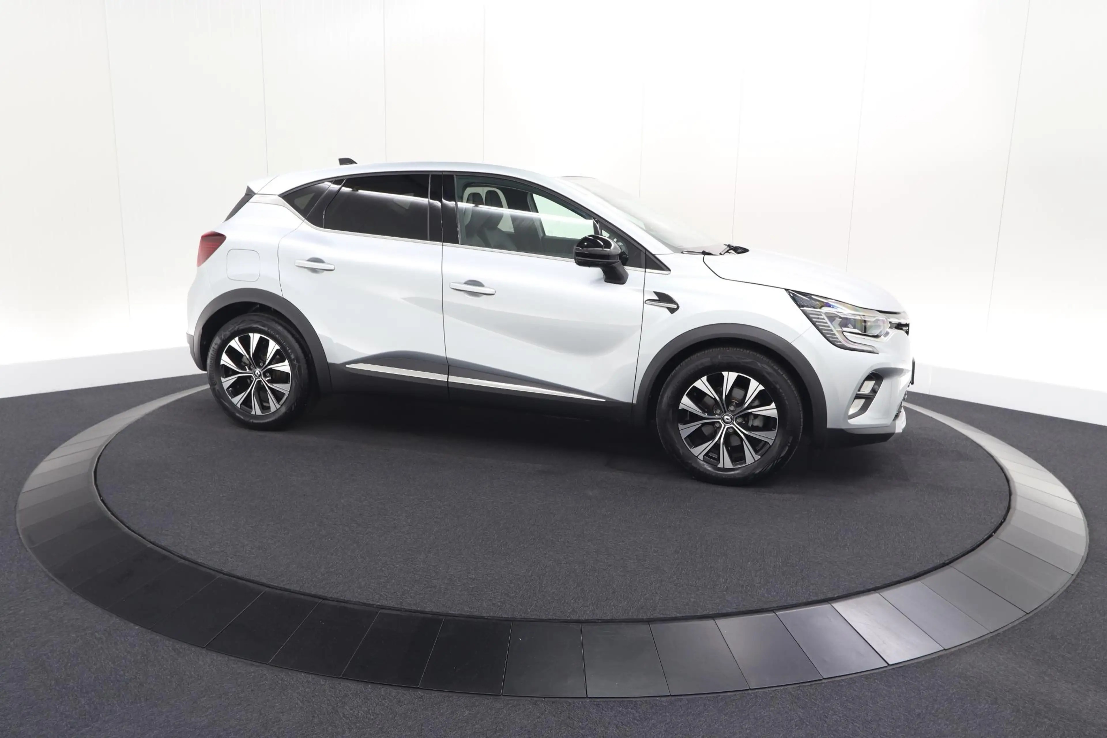 Renault Captur 1.6 E-Tech full hybrid 145 techno | Camera | Parke — photo 4