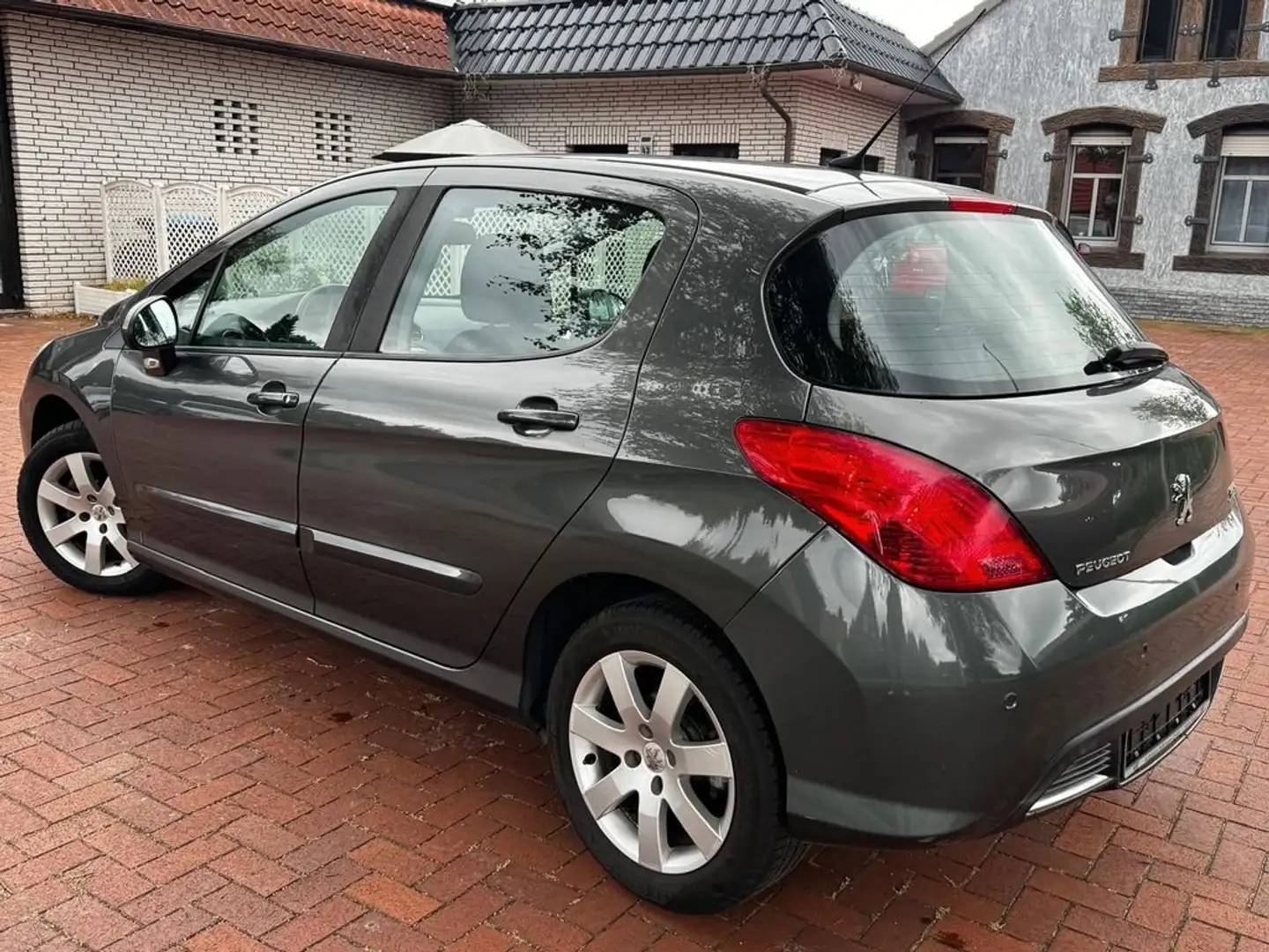 Peugeot 308 308 120 VTi Automatik Premium Gris - 2
