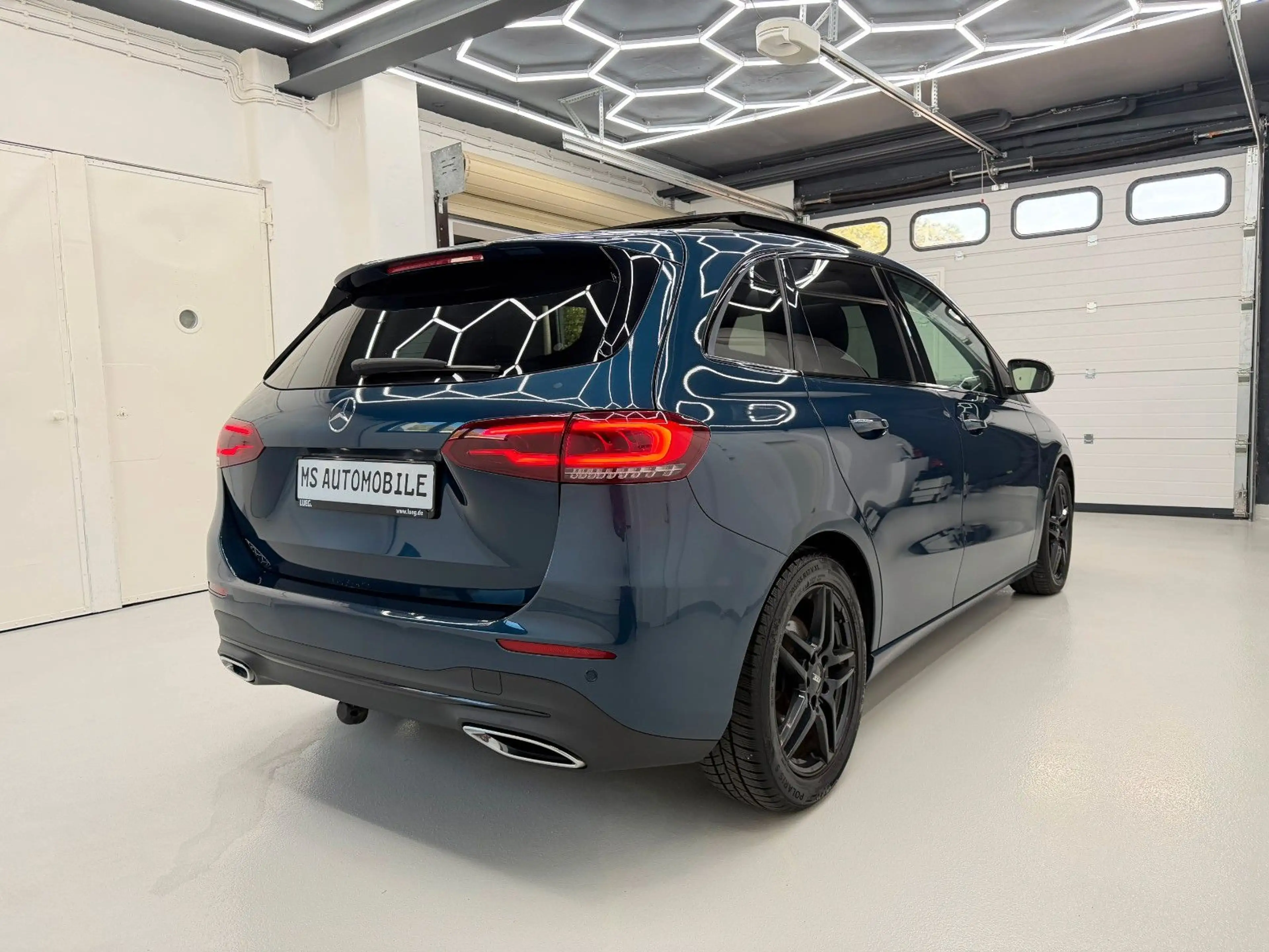 Mercedes-Benz B 220 d *ACC*R.KAM*PANORAMA* — photo 3