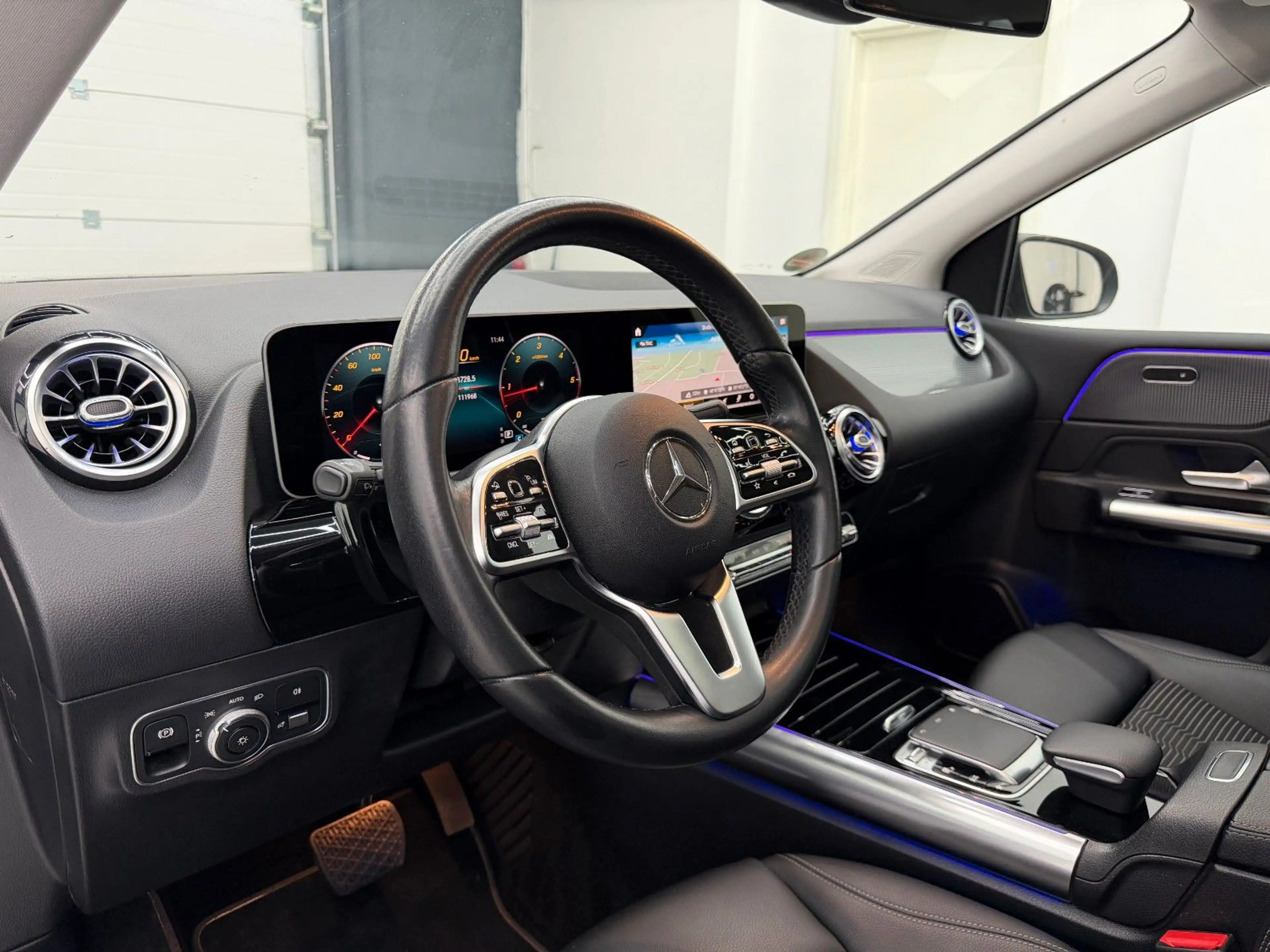 Mercedes-Benz B 220 d *ACC*R.KAM*PANORAMA* — photo 5