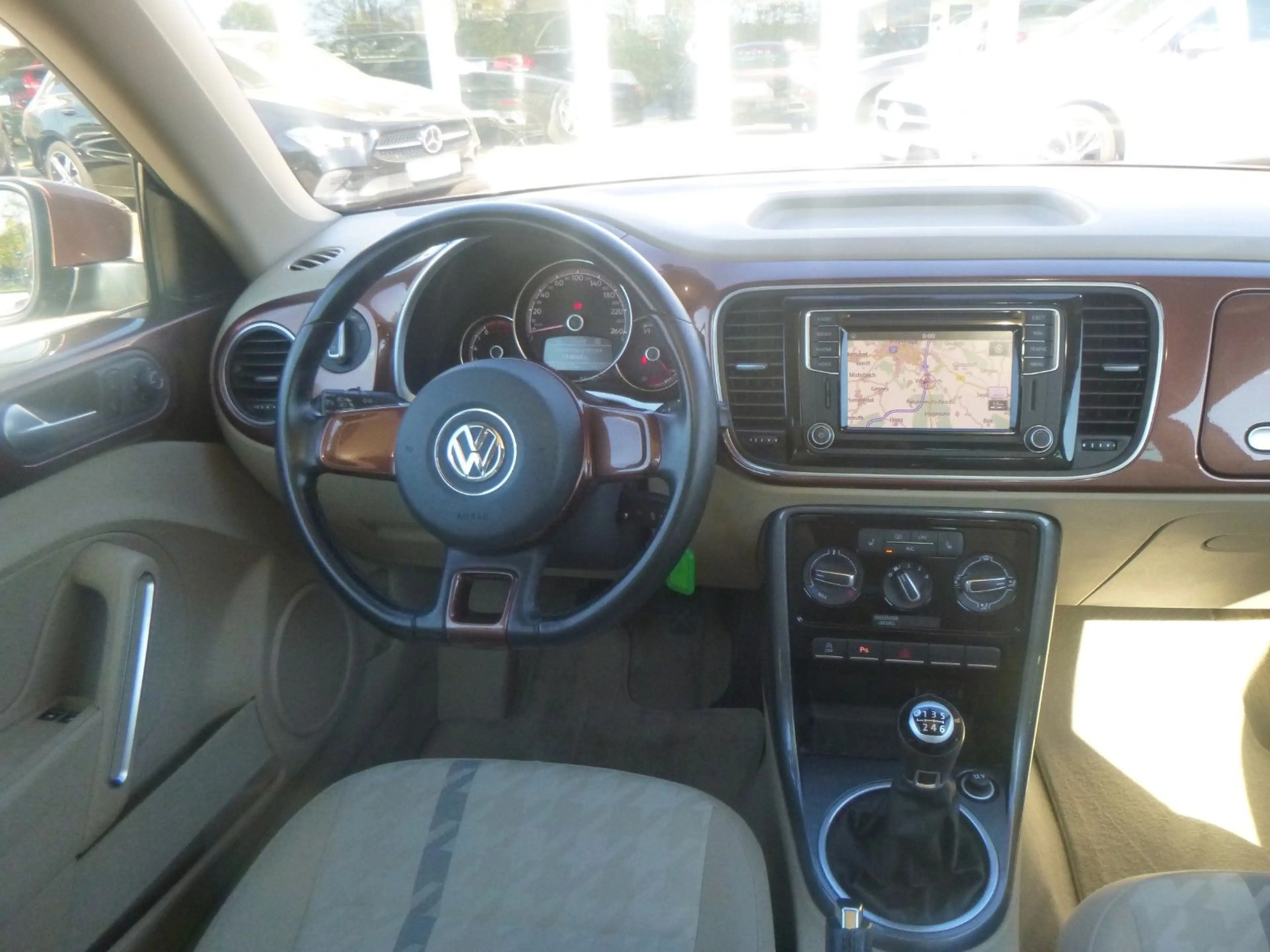 Volkswagen Beetle 1,2 TSI NAV/KAM/PANO/PDC — photo 15