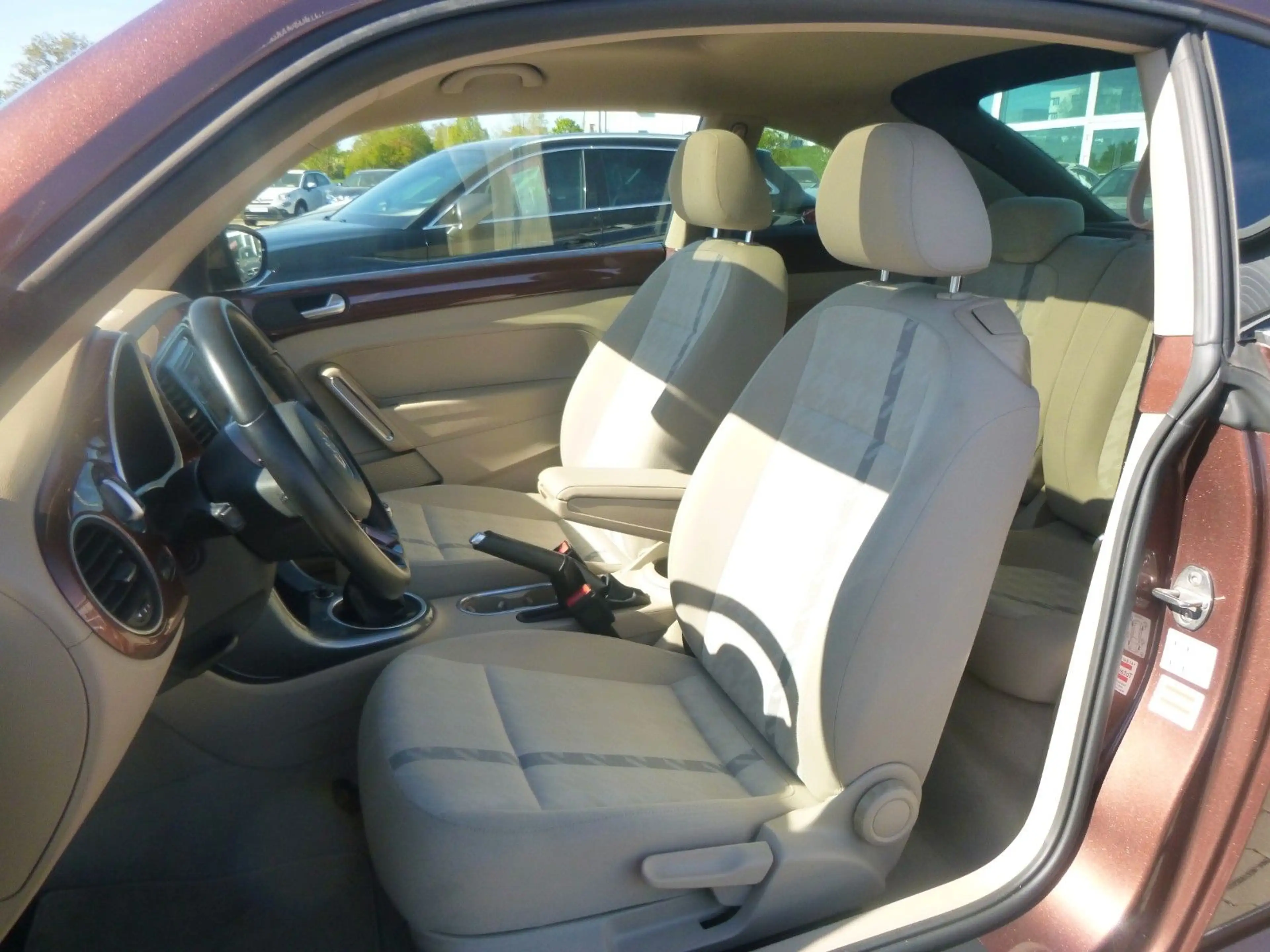 Volkswagen Beetle 1,2 TSI NAV/KAM/PANO/PDC — photo 12
