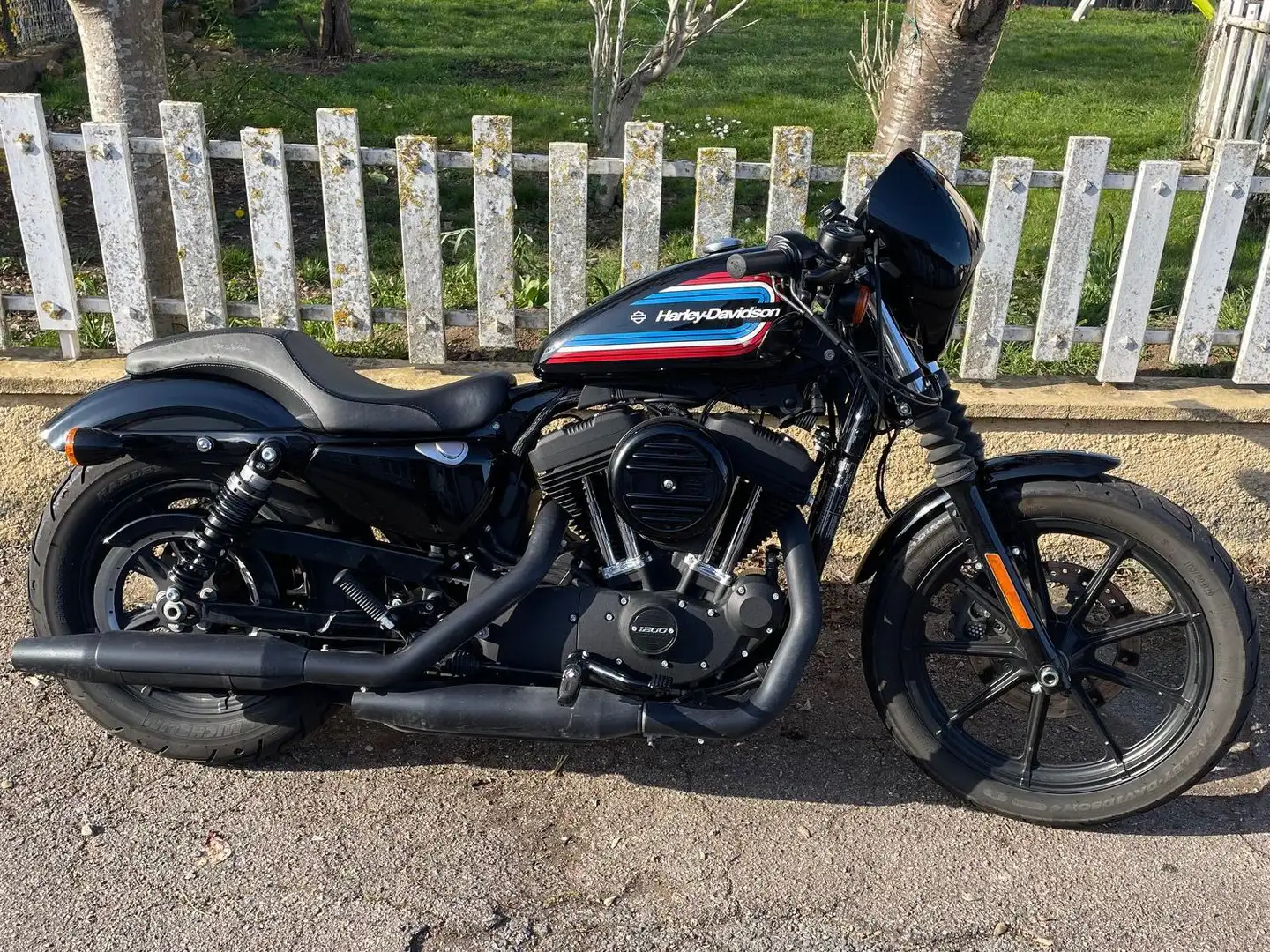 Harley-Davidson XL 1200 Iron Fekete - 1