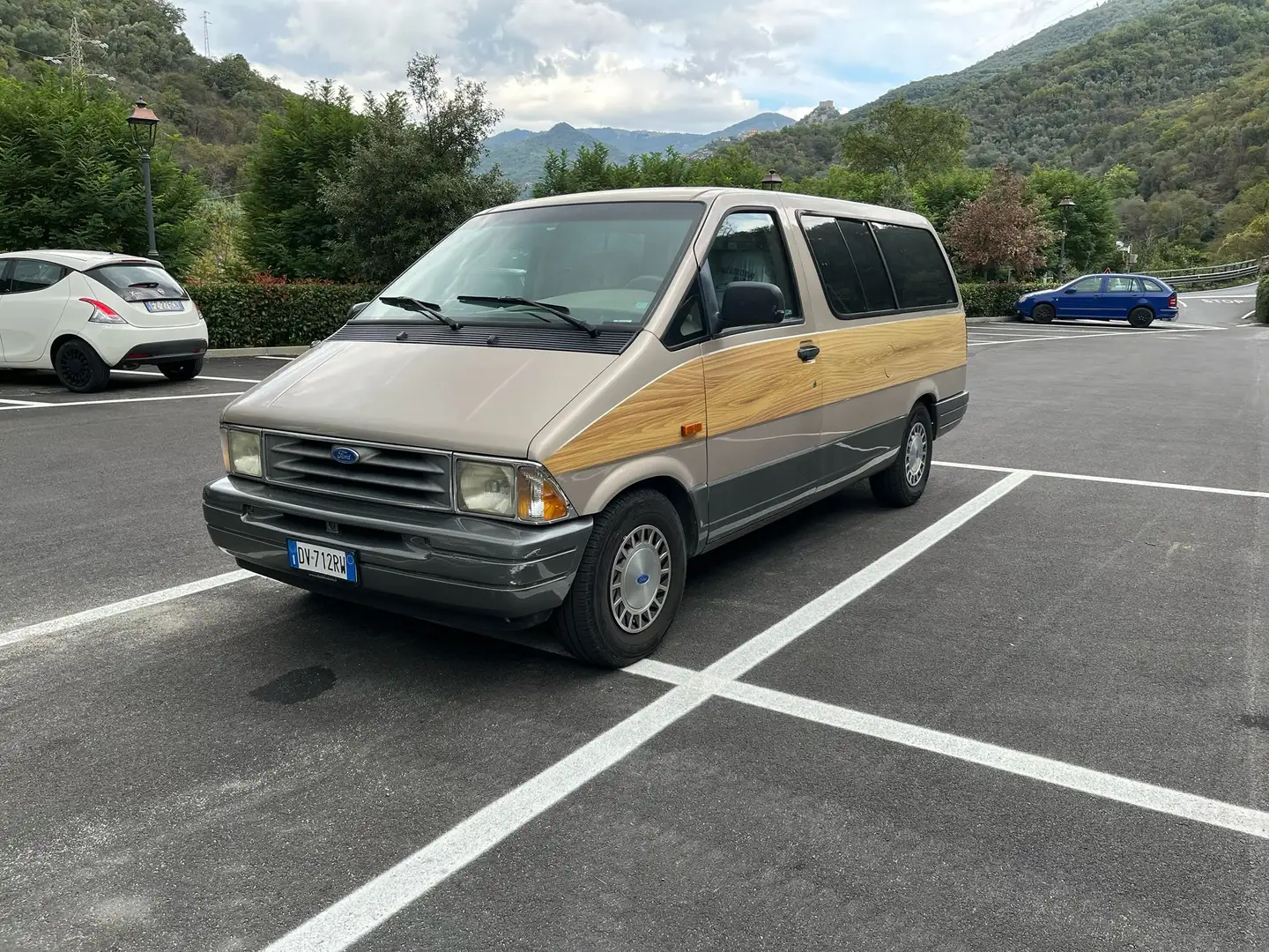Ford Aerostar base Beige - 1