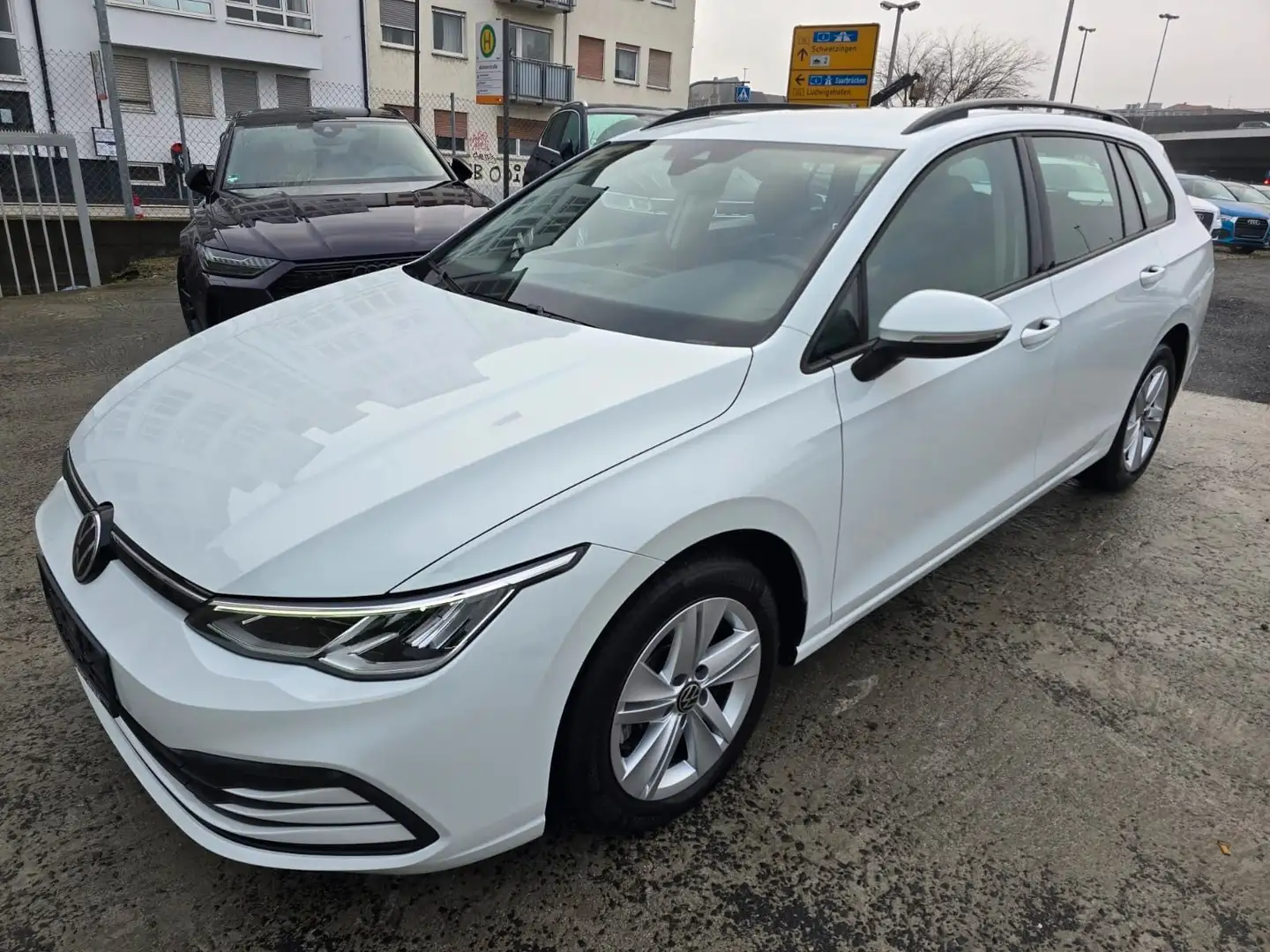 Volkswagen Golf VIII Variant Life 2,0 TDI AUTOMATIK*LENKRAD Blanc - 1