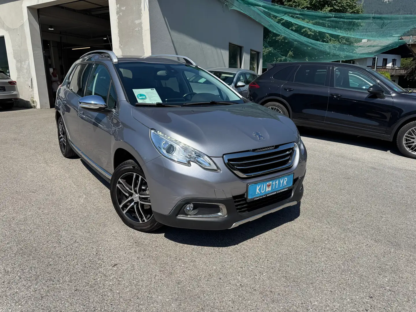 Peugeot 2008 Active Grau - 1
