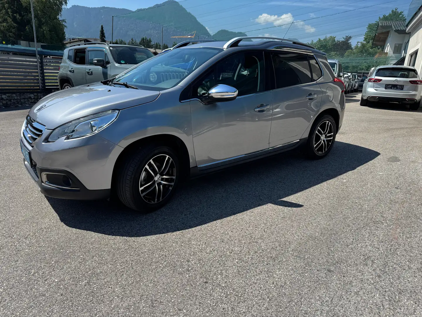 Peugeot 2008 Active Grau - 2