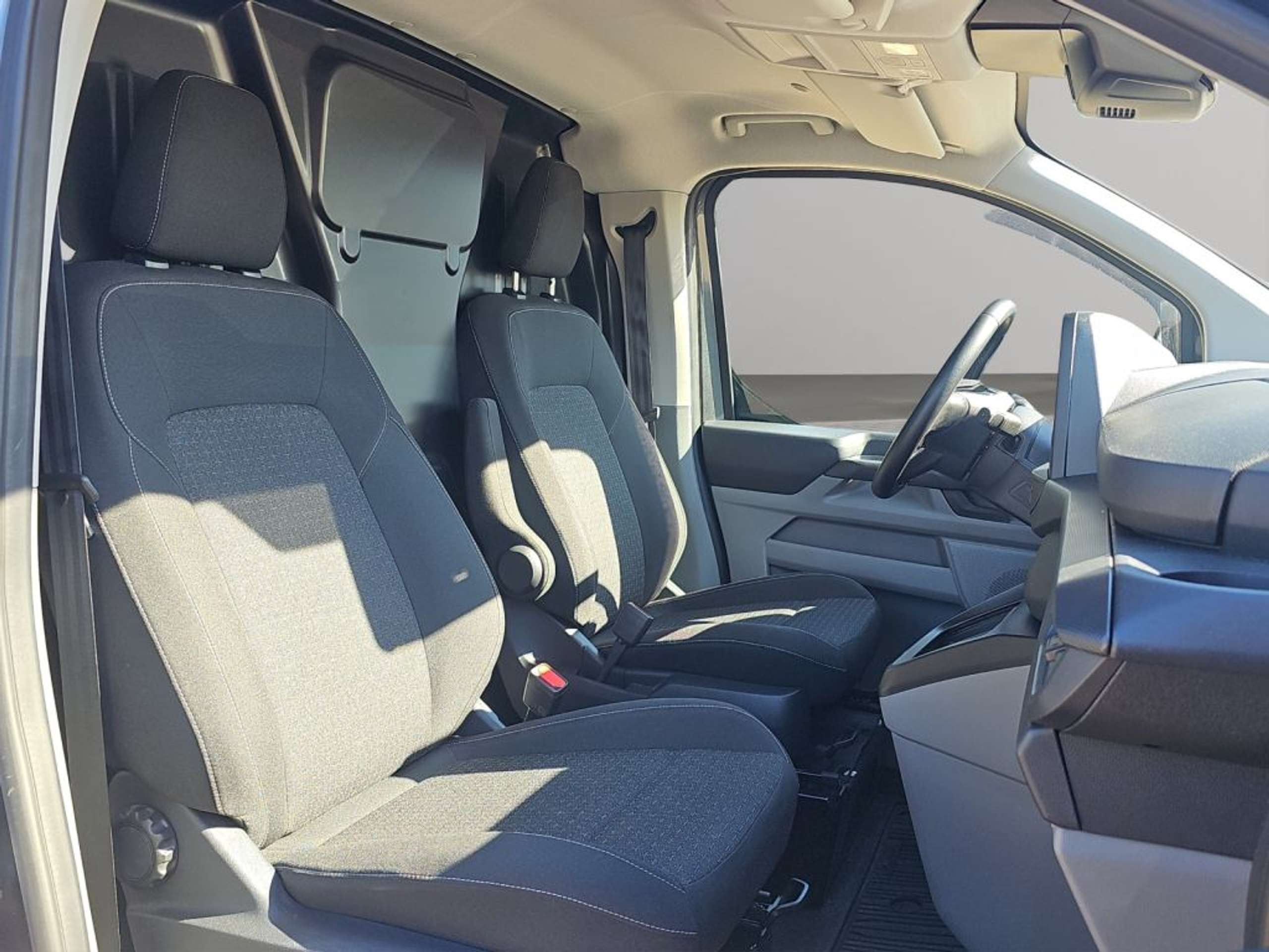 Fahrzeugabbildung Ford Transit Custom 320 L1H1 LKW VA Autm. Trend - mit KI generiert/bearbeitet