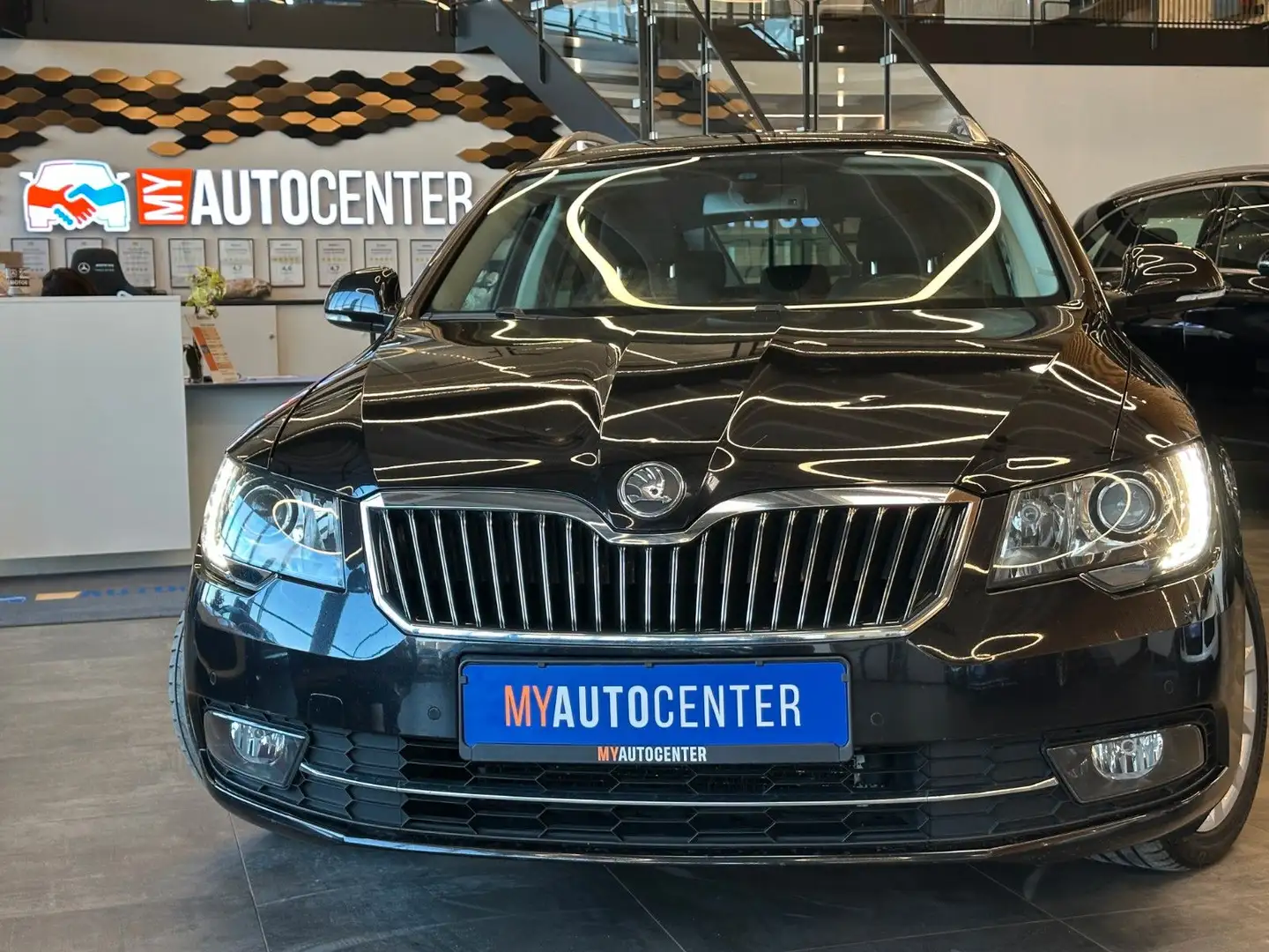Skoda Superb Combi Exclusive 4x4 *1. Hand*Klima*TÜV*BT Schwarz - 1