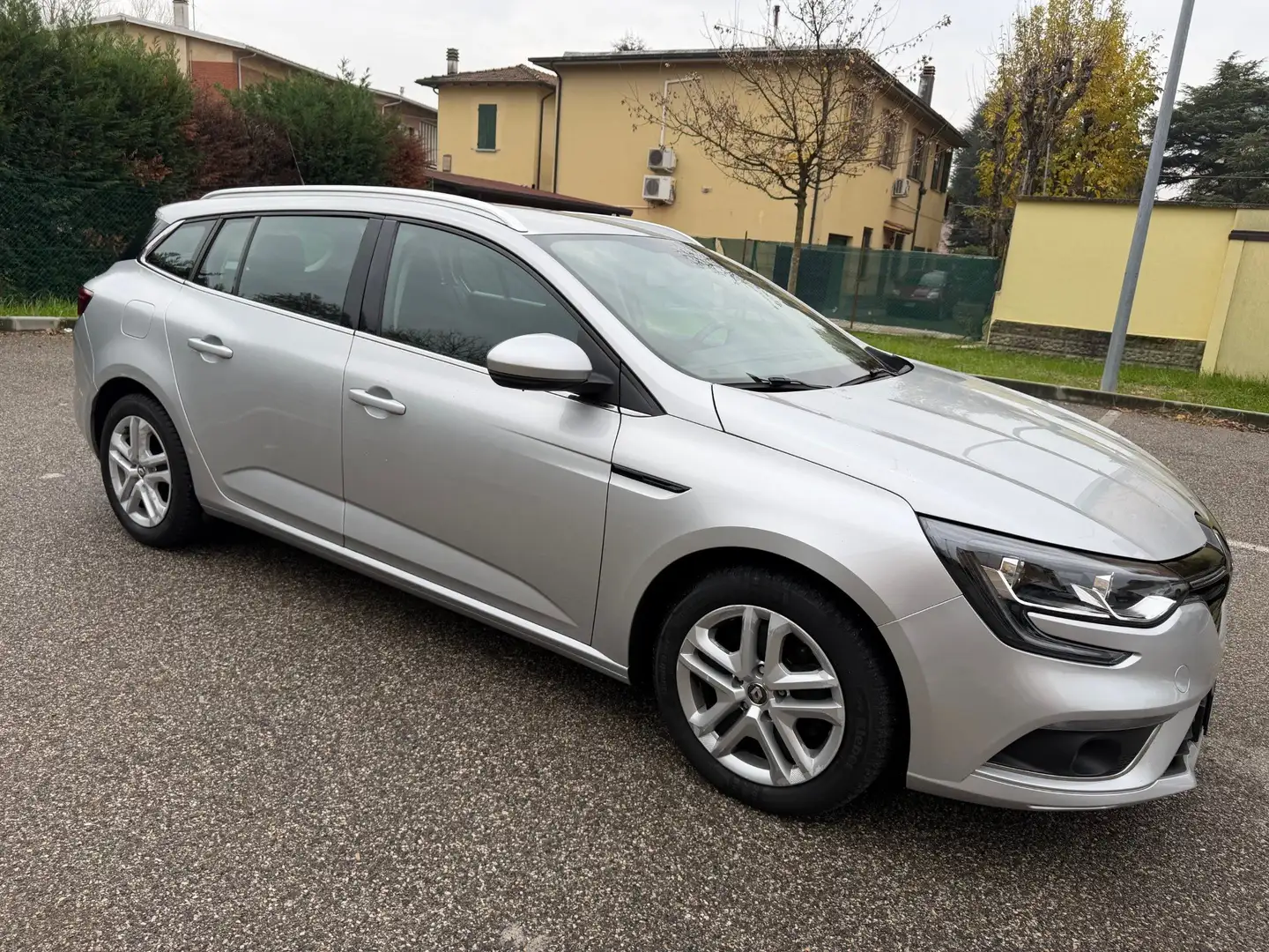 Renault Megane Sporter 1.5 dci - NEOP. - 12 MESI DI GARANZIA - Silber - 2