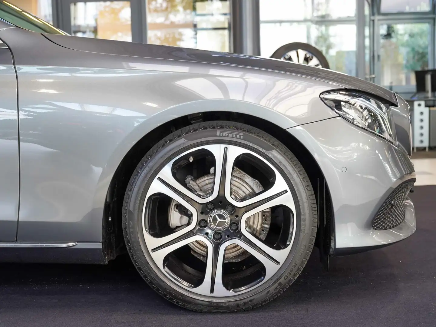 Mercedes-Benz E 200 E 200 Limousine Ambientebeleuchtung Kamera AHK Grau - 2